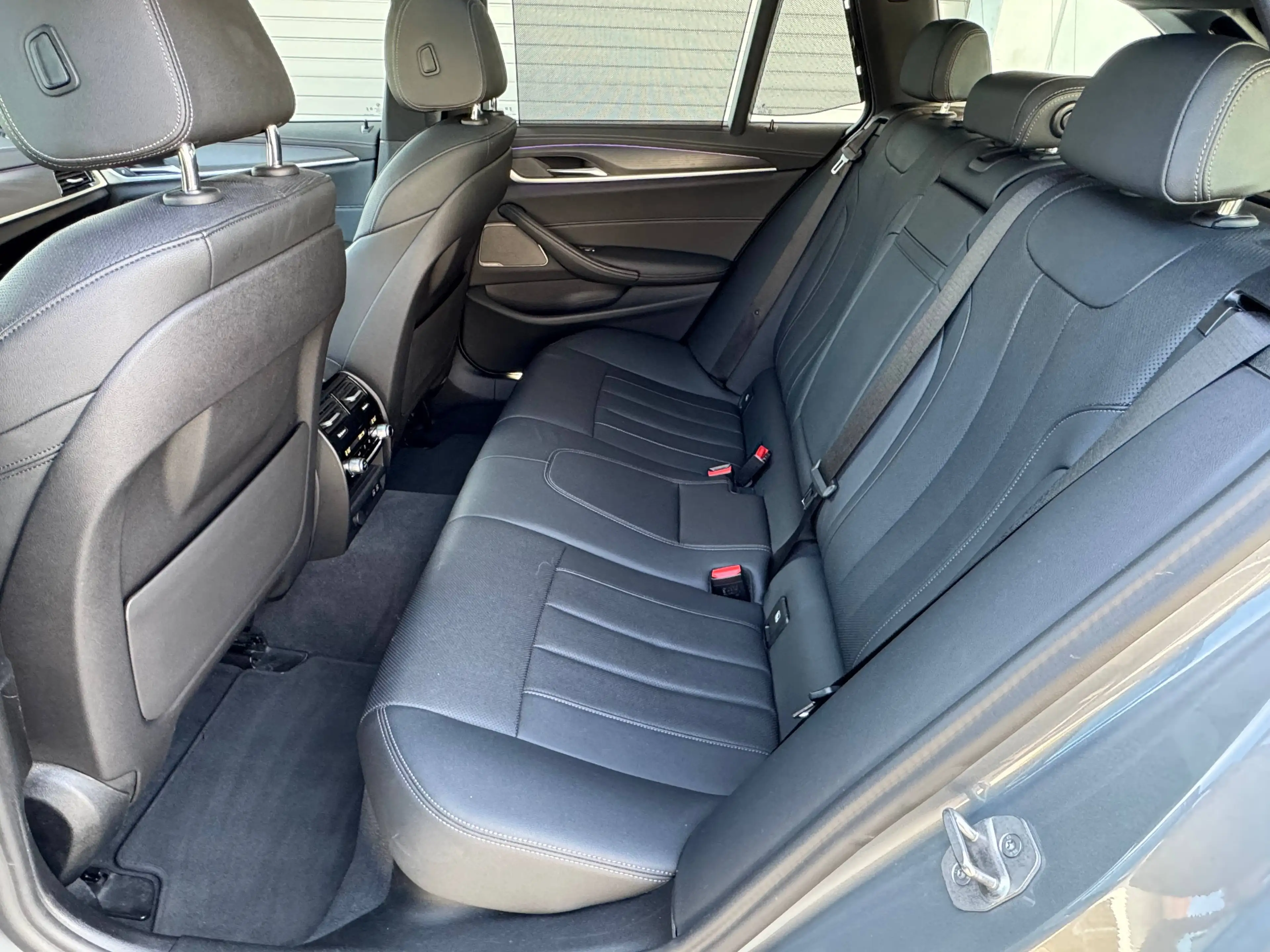 BMW 530 530d M Sport Pano AHK Stanheizung VOLL 1.Hand — photo 12