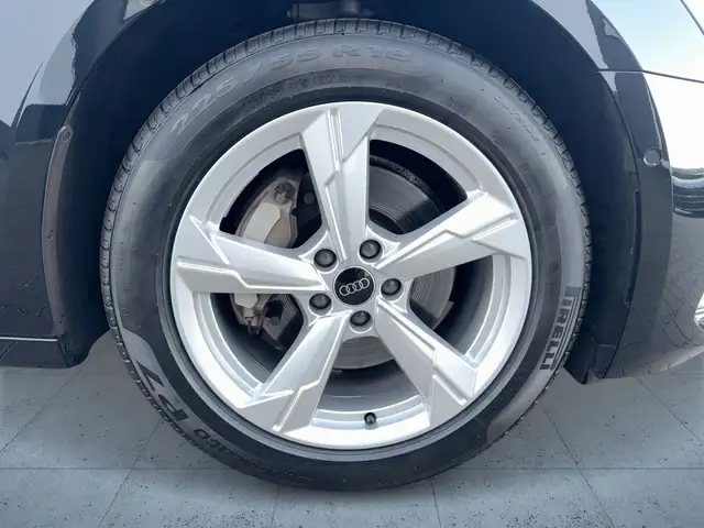 Audi A6 view 8