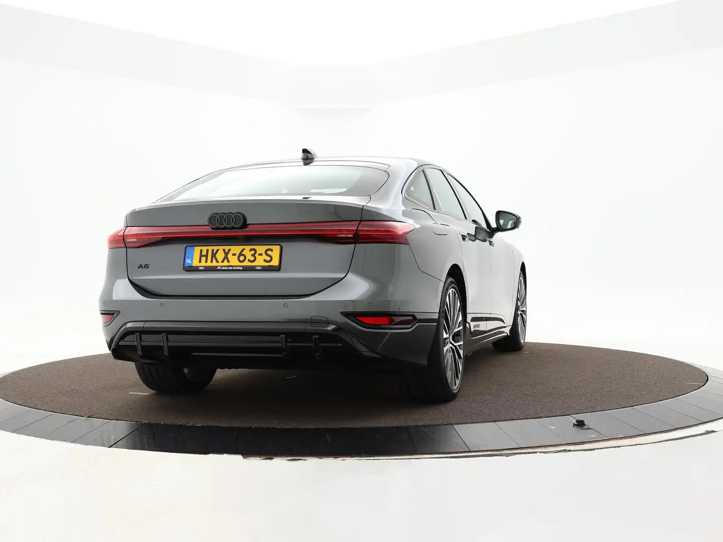 Audi A6 Sportback e-tron S edition performance 367 PK · Wi Grijs - 2