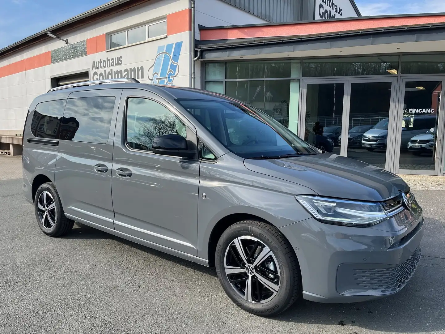 Volkswagen Caddy 1.5 TSI DSG Style Maxi 7-Si. AHK ACC NAVI SideA. Grau - 1