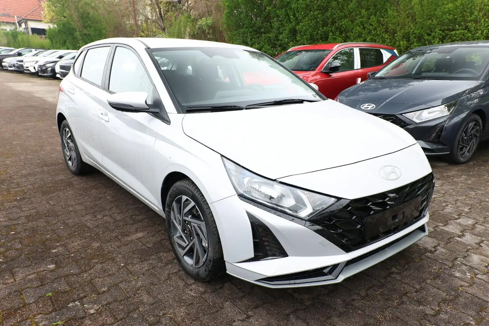 Hyundai i20 Select DCT Nav DigCo 16 CarPlay Kam PDC Temp 66... Grau - 2