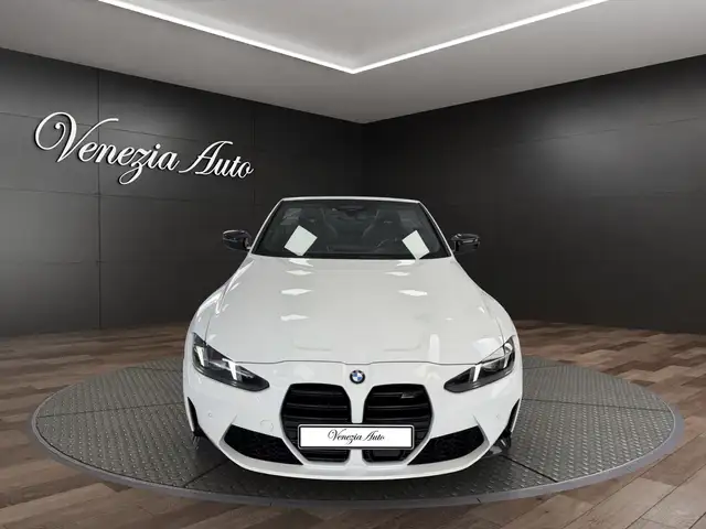 BMW M4 view 2