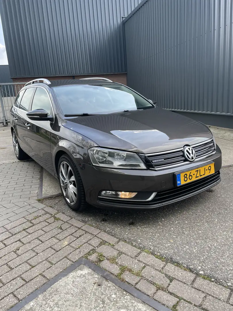 Volkswagen Passat 1.6 TDI BlueMotion Bruin - 1