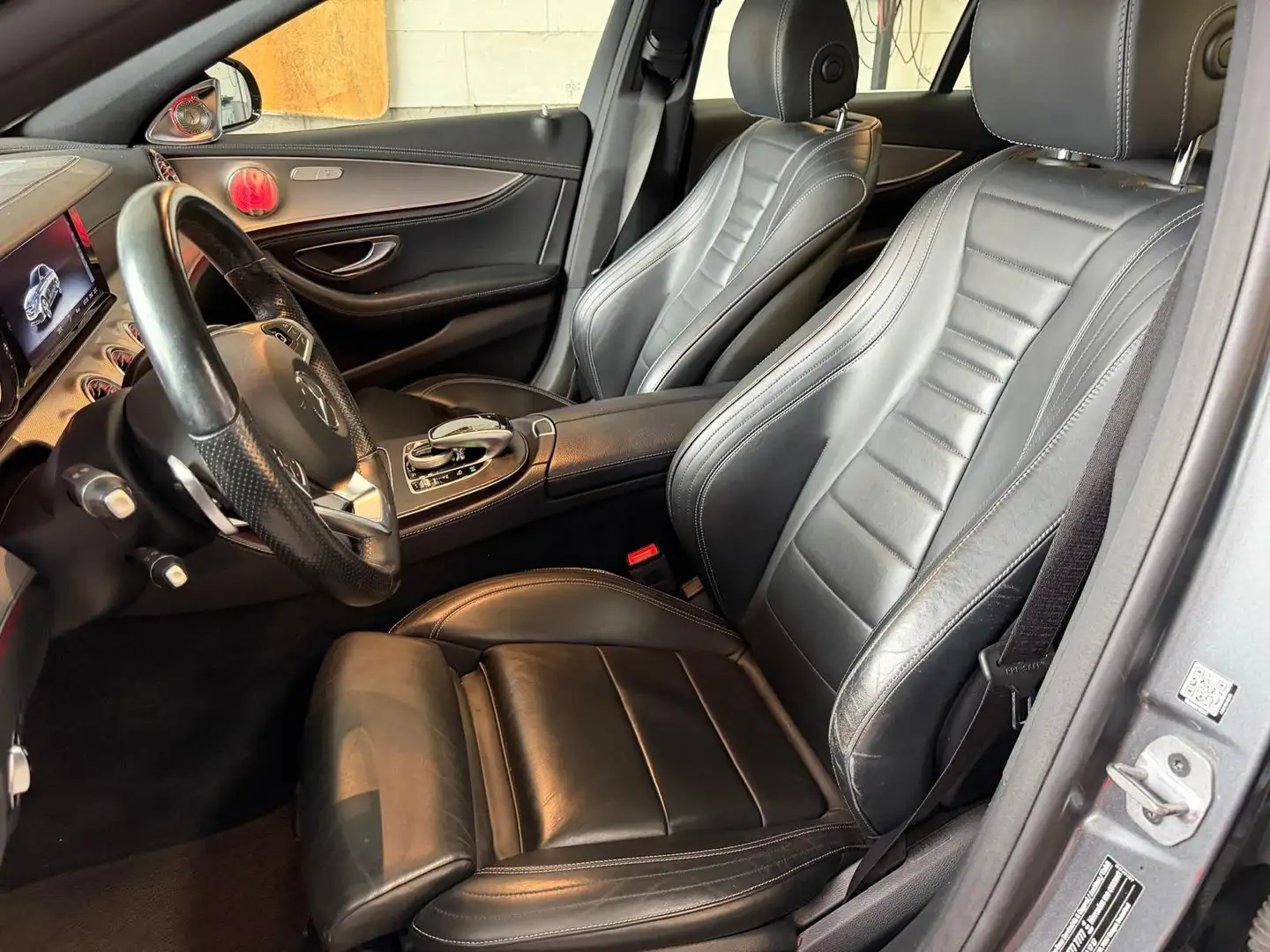 Mercedes-Benz E 200 d ///AMG Pano/360°/Carplay/Zetelvw/Leder/19inch Gris - 2
