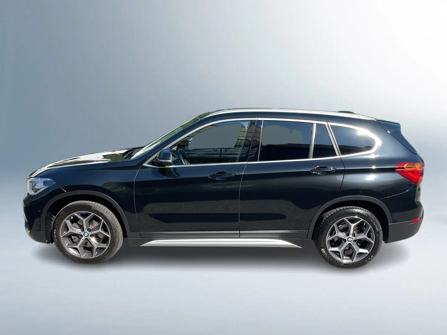 BMW X1 xDrive18d Aut. Schwarz - 2
