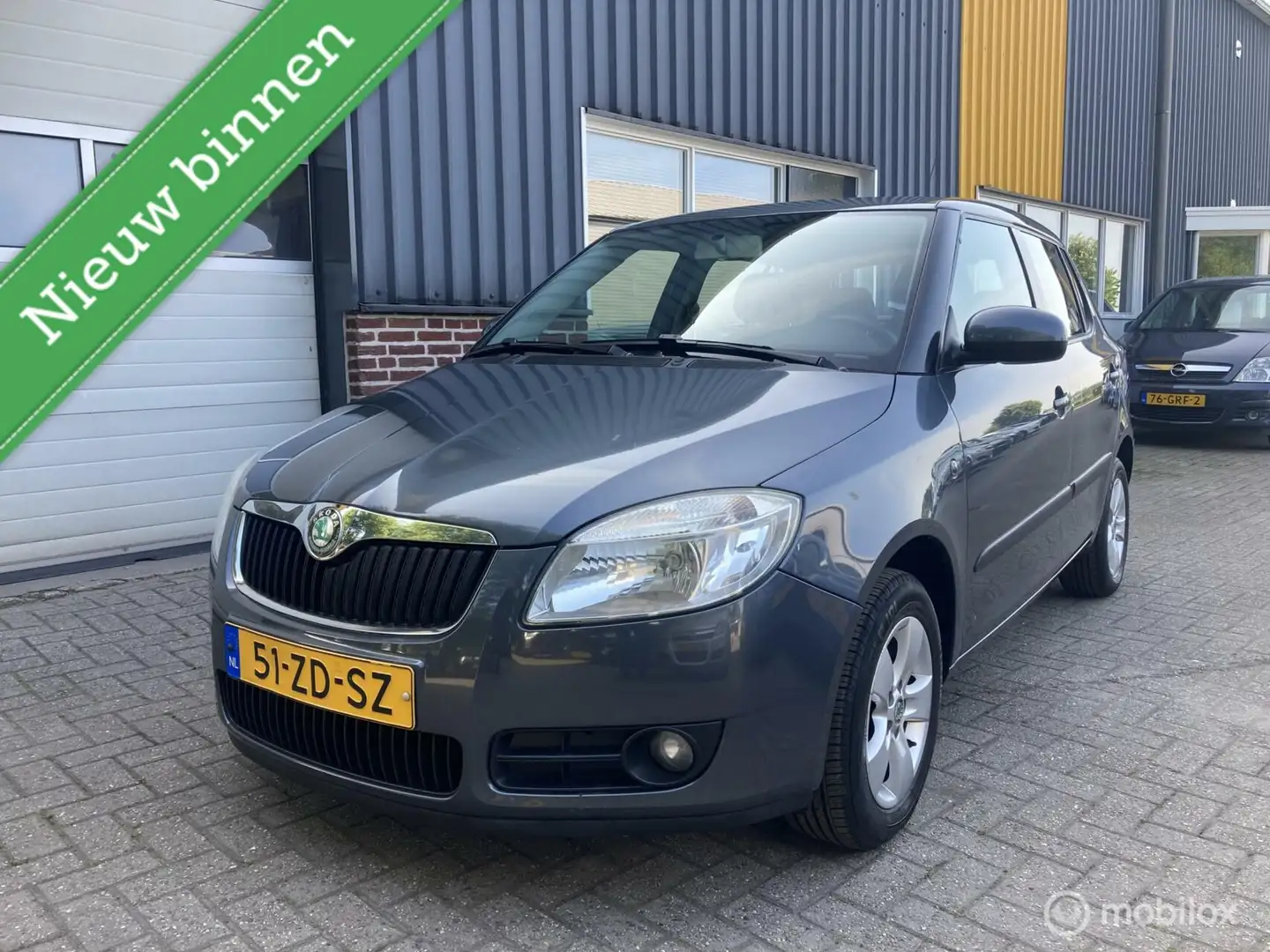 Skoda Fabia 1.4-16V Ambiente NETTE AUTO! TREKHAAK! Grijs - 1