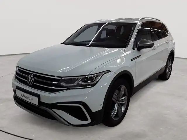 Volkswagen Tiguan view 2