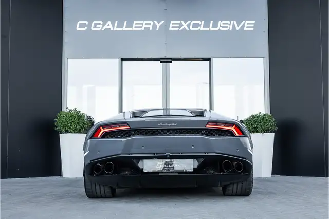 Lamborghini Huracan view 6