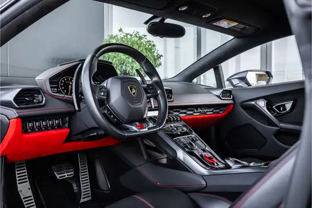Lamborghini Huracan view 8
