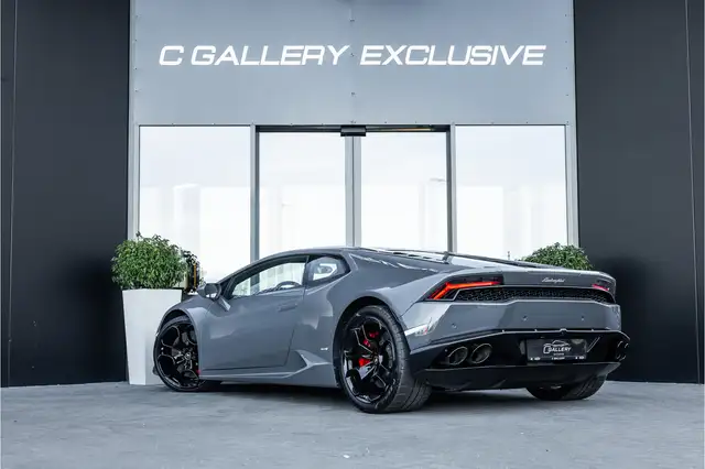 Lamborghini Huracan view 5