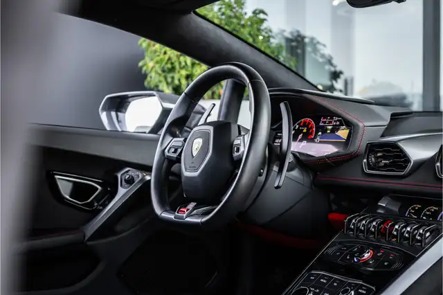 Lamborghini Huracan view 10