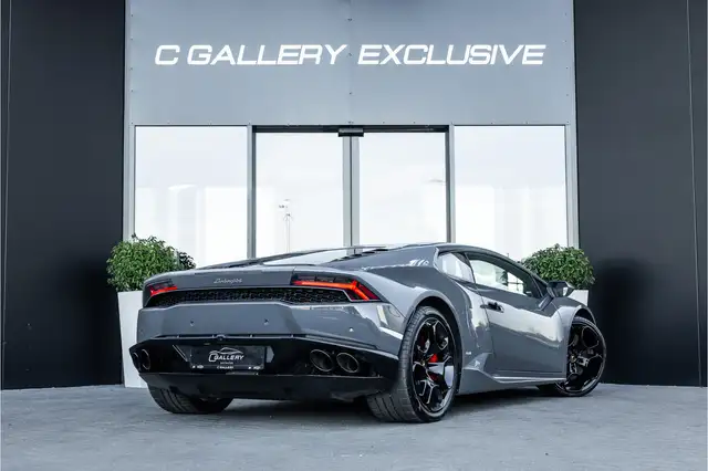 Lamborghini Huracan view 7