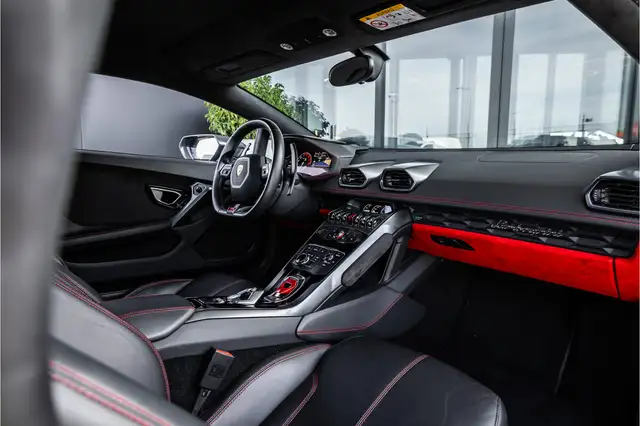 Lamborghini Huracan view 9