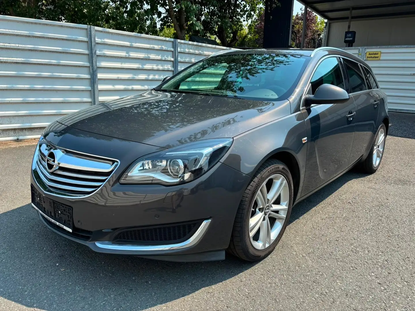 Opel Insignia 1.4 Turbo Sports Tourer ecoFLEXStart/Stop Edition Grau - 1