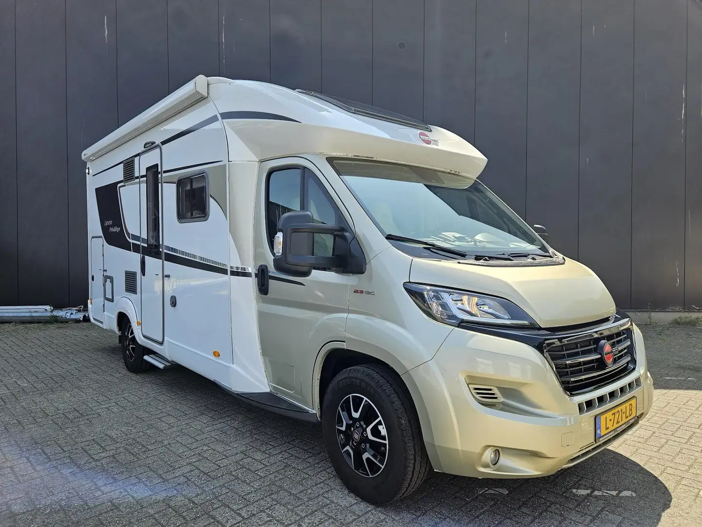 Bürstner Lyseo Privilege 680 G Face to face zit en vee Beige - 1