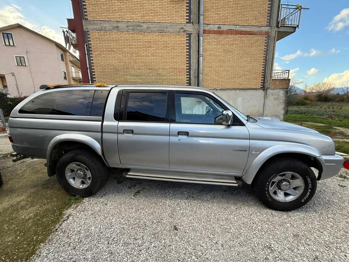 Mitsubishi L200 d.cab 2.5 tdi Invite 4wd 115cv - 2