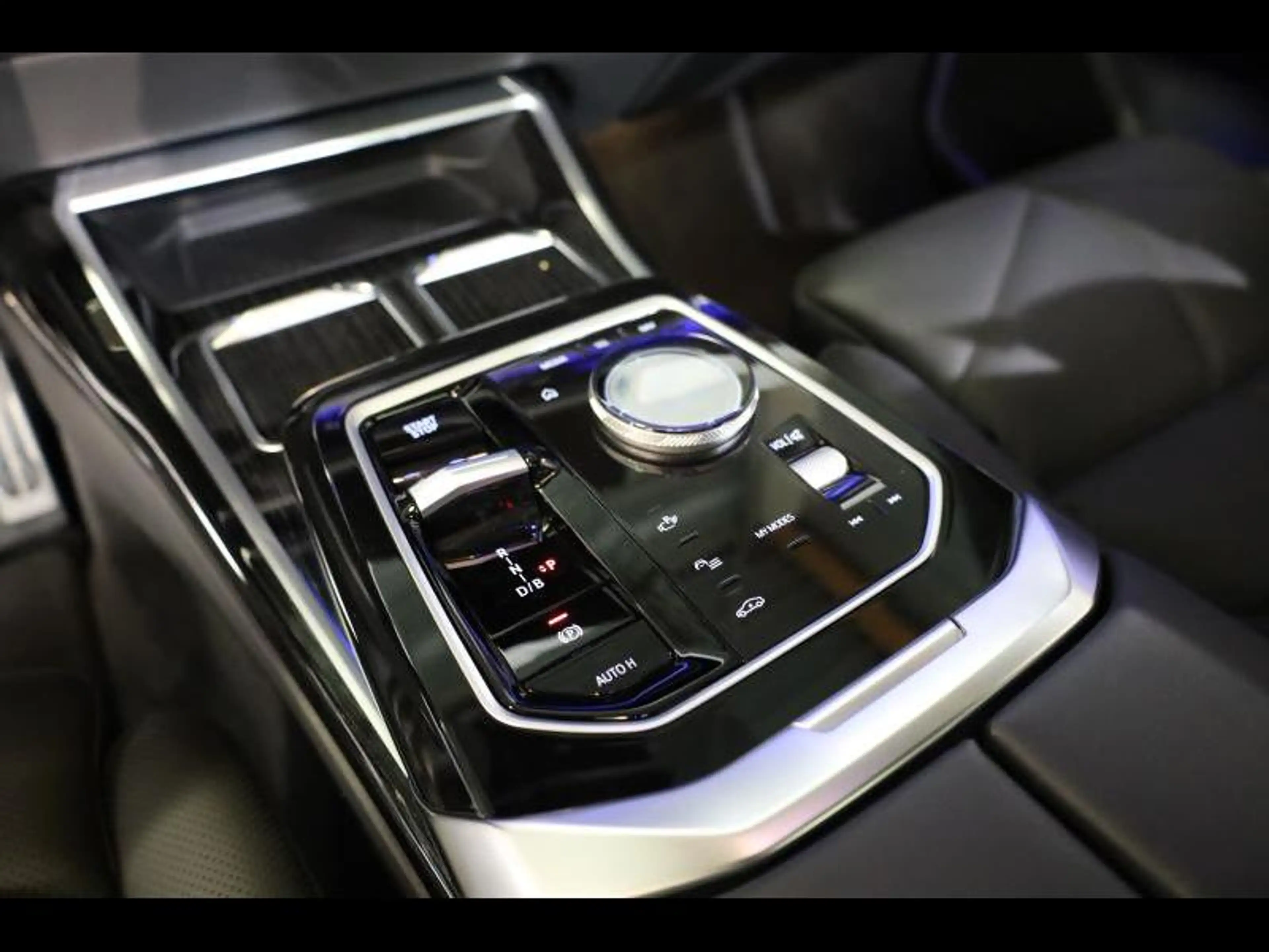 BMW i7 eDrive50 Kit M Sport — photo 12