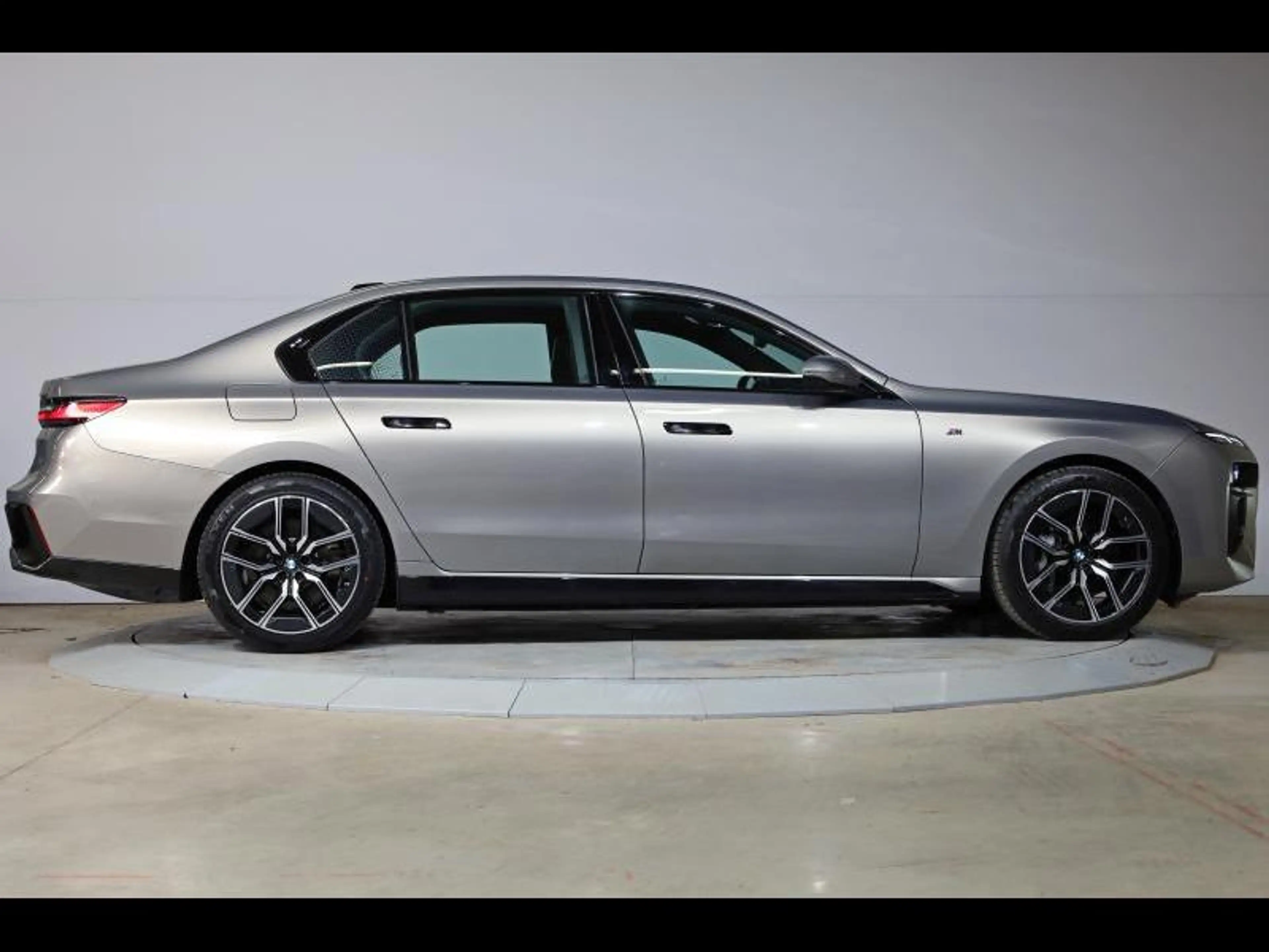 BMW i7 eDrive50 Kit M Sport — photo 3