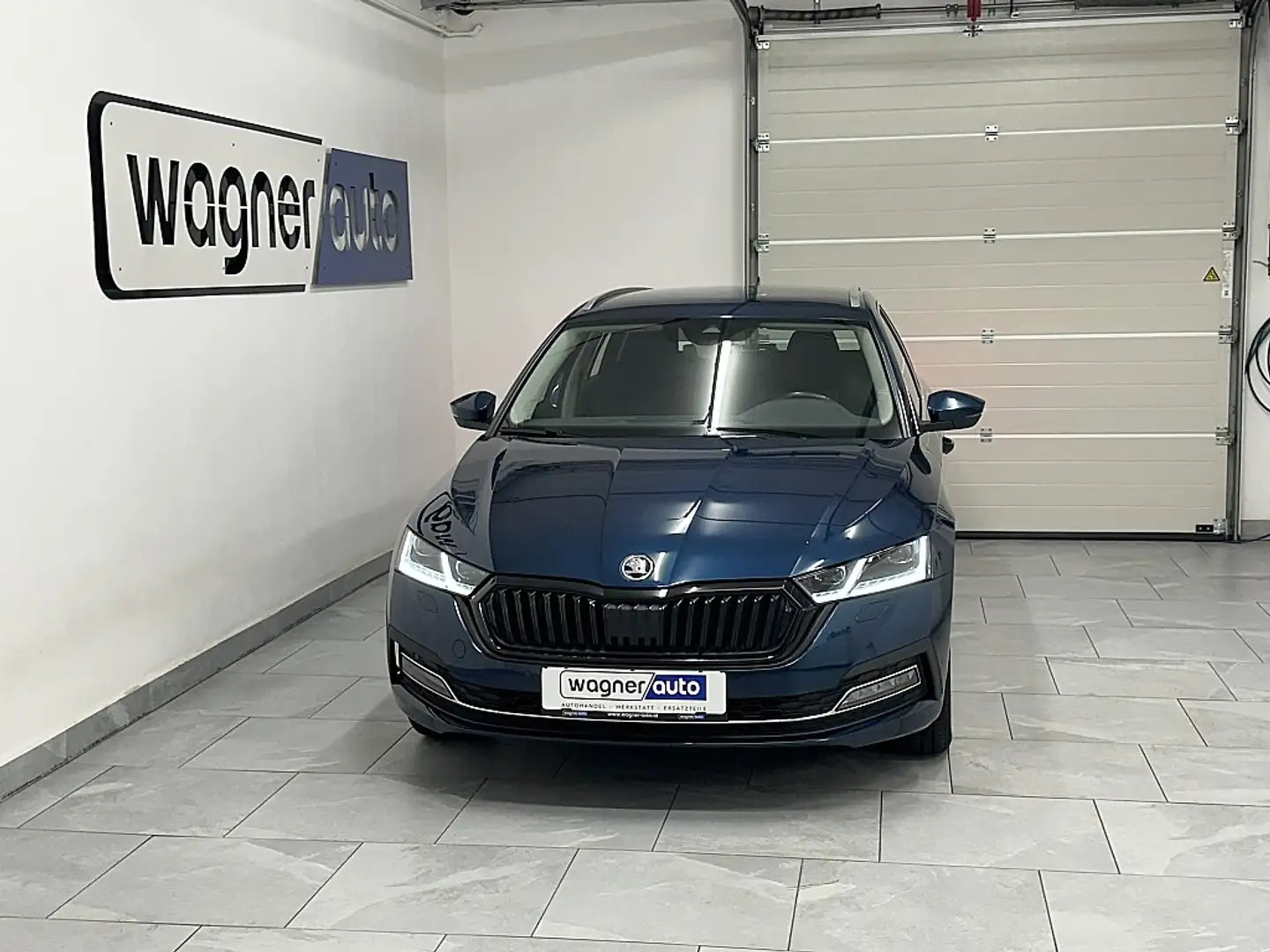 Skoda Octavia Combi 2,0 TDI Premium DSG.Matrix LED/Navi/ACC/RFK/ Blau - 1