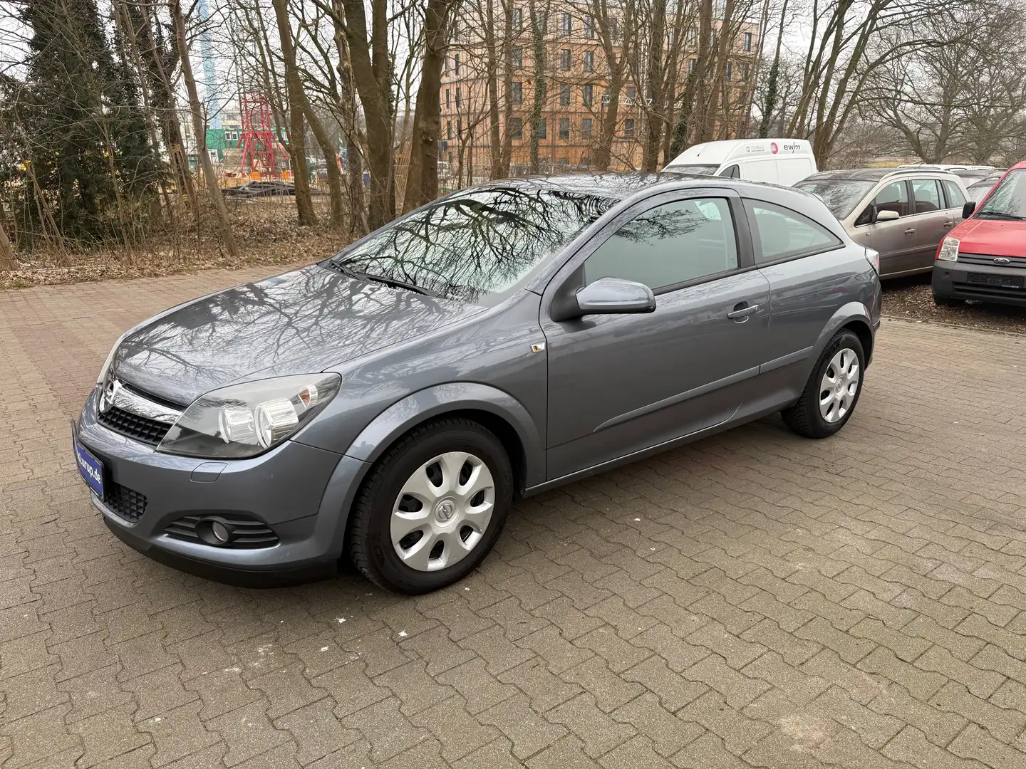 Opel Astra GTC Edition+ Klima+ Tüv Au bei Kauf Neu Grau - 1