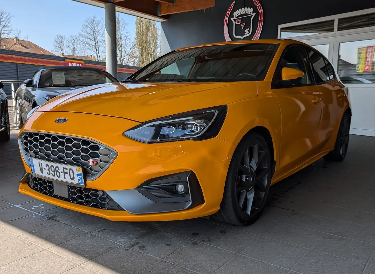 Ford Focus 2.3 ECOBOOST 280CH ST Jaune - 1