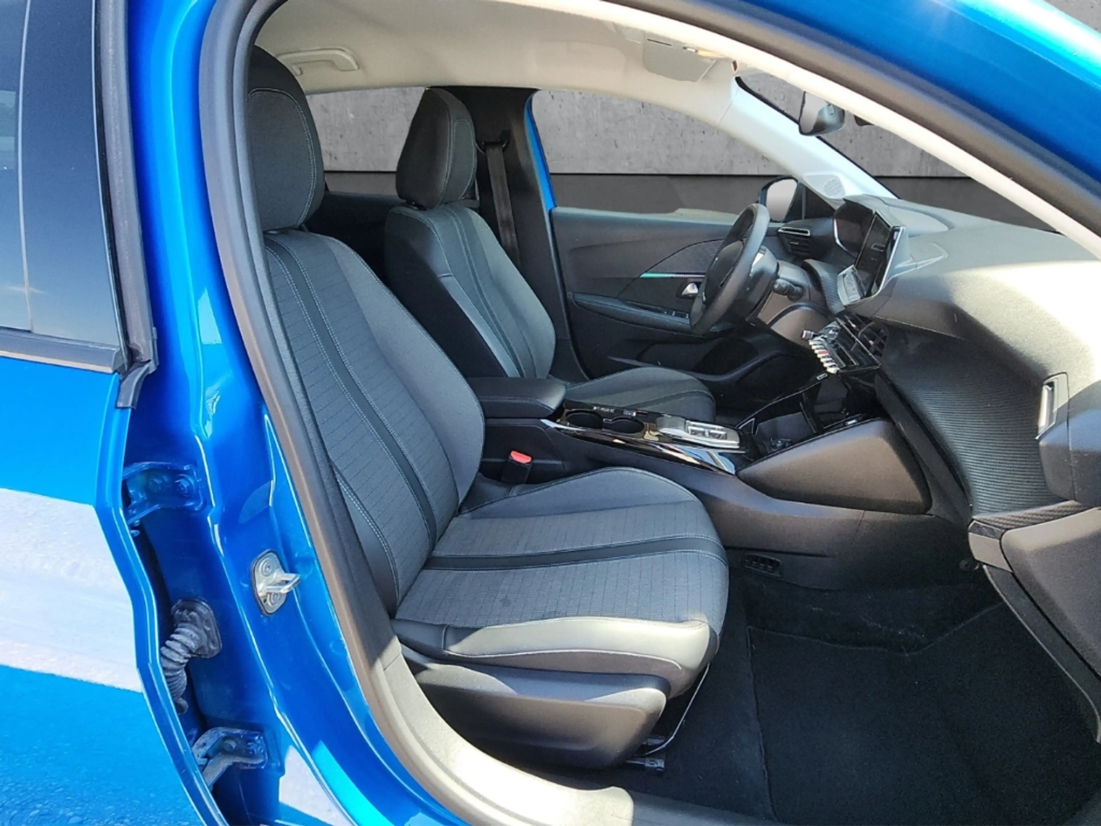 Peugeot 208 e- Allure 136 LED CarPlay Sitzhz. OBC 11kW 3-phas — photo 13