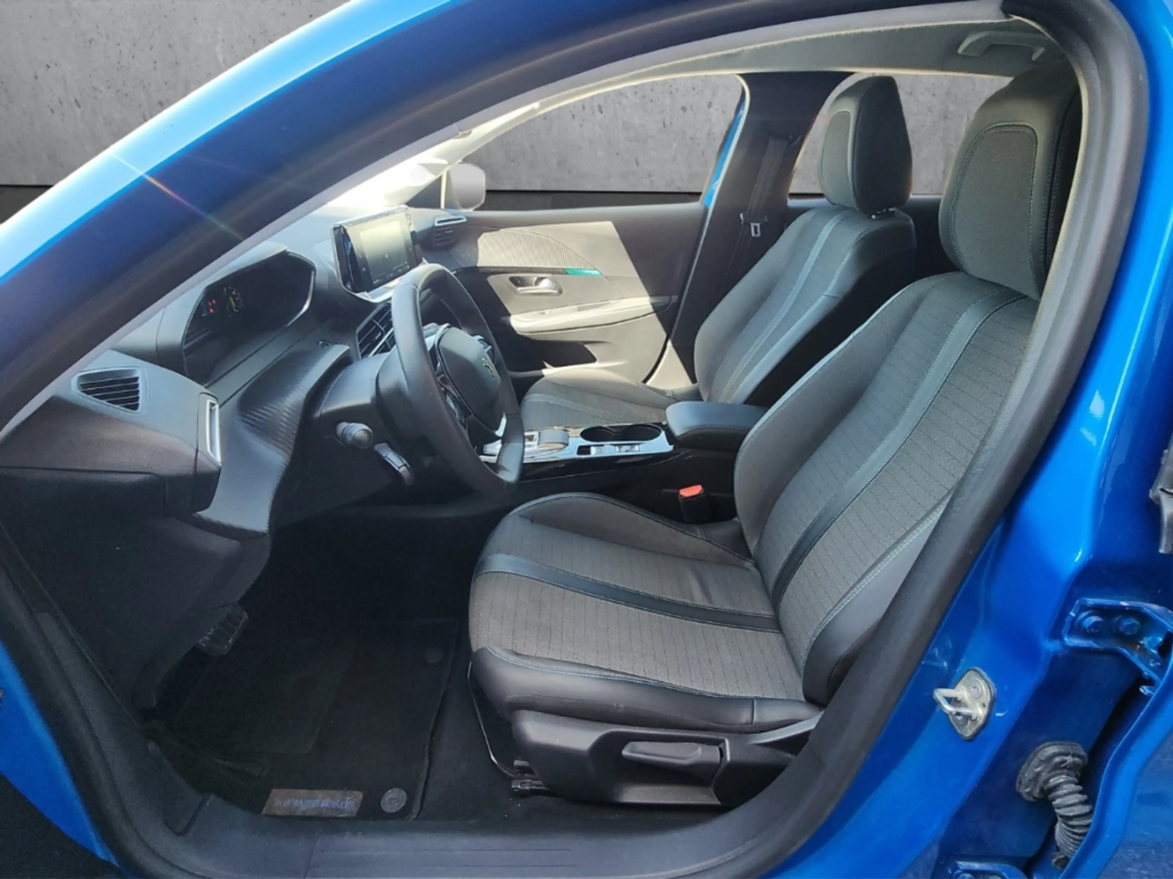 Peugeot 208 e- Allure 136 LED CarPlay Sitzhz. OBC 11kW 3-phas — photo 9