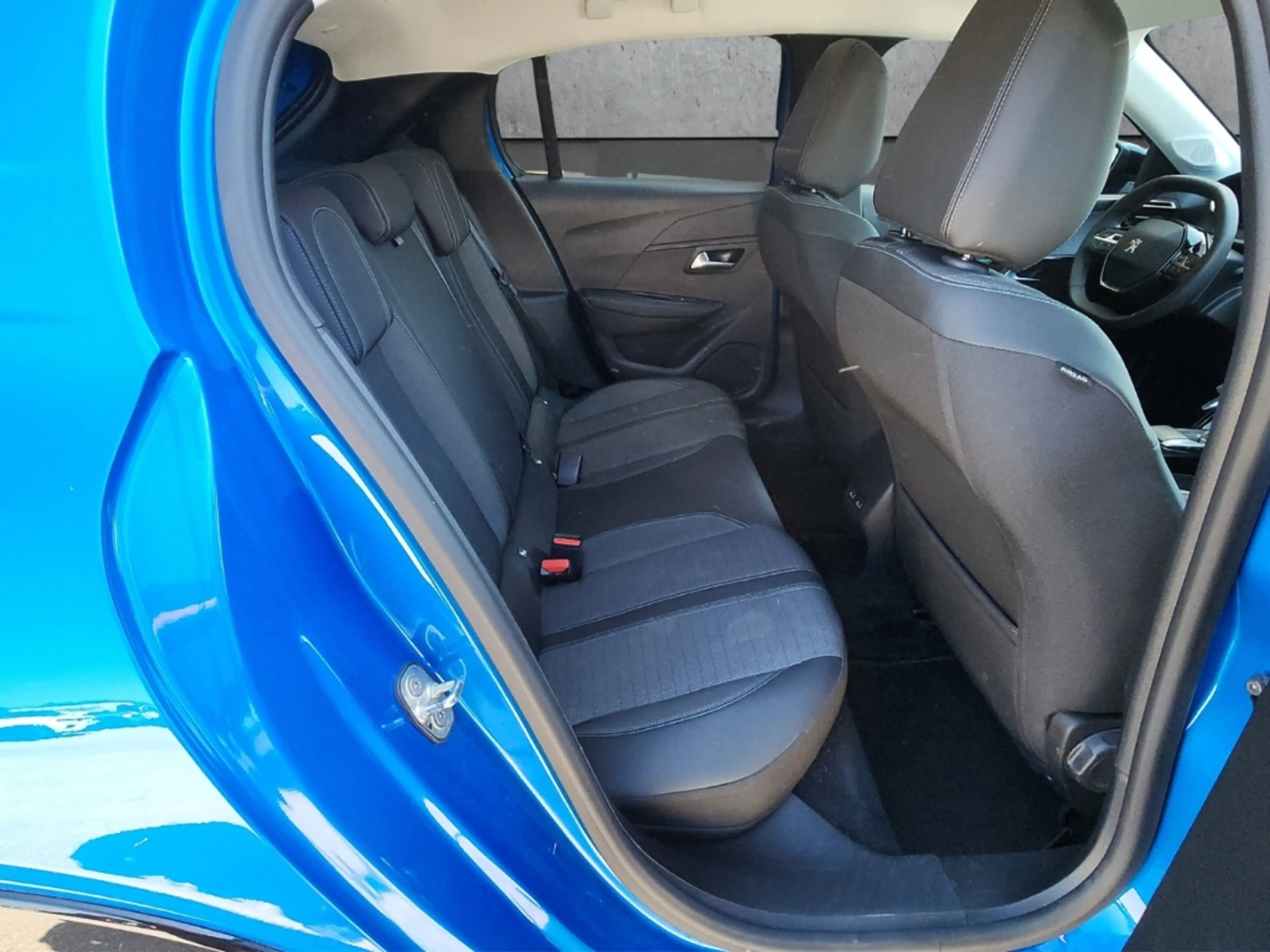 Peugeot 208 e- Allure 136 LED CarPlay Sitzhz. OBC 11kW 3-phas — photo 14