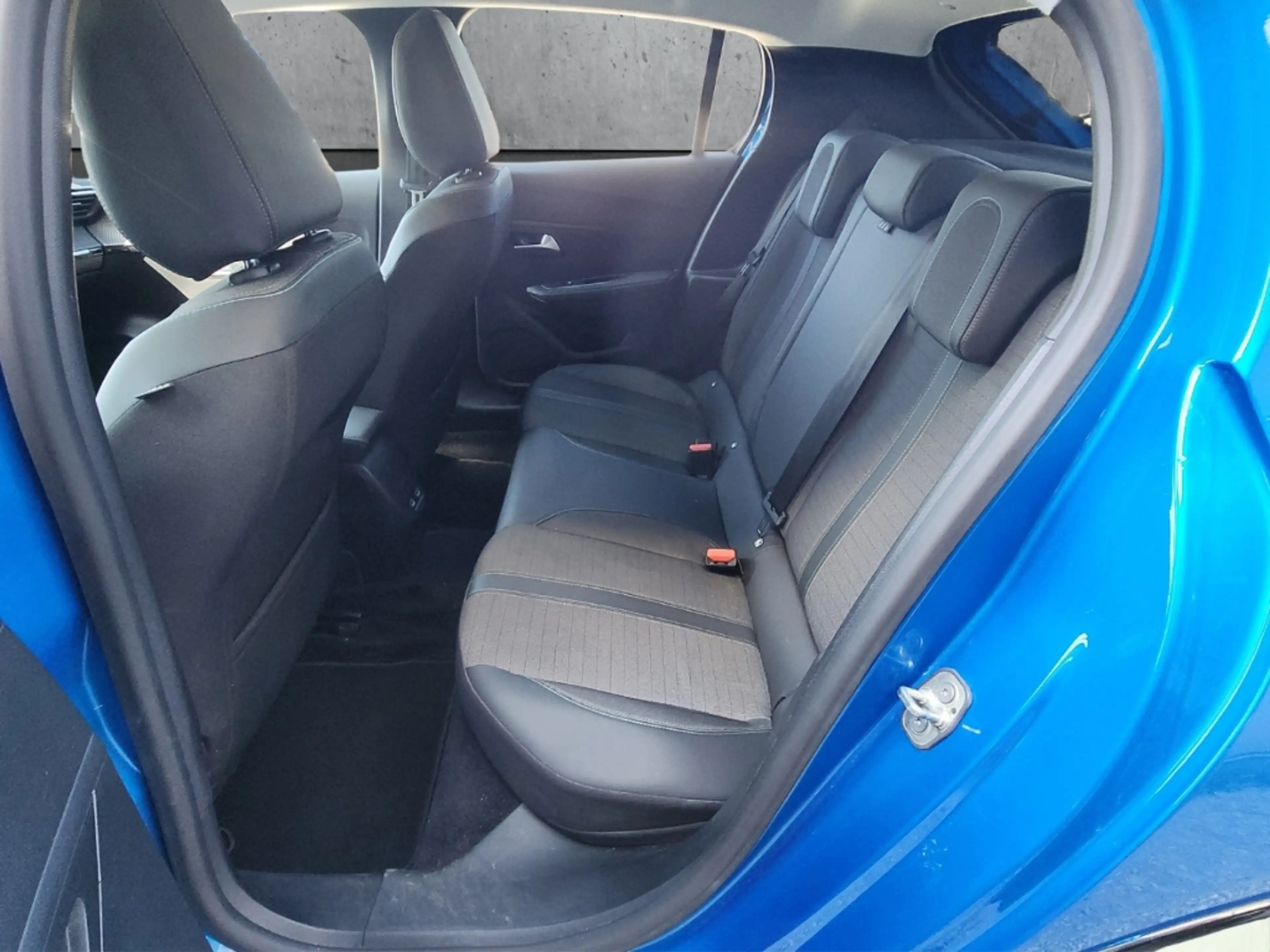Peugeot 208 e- Allure 136 LED CarPlay Sitzhz. OBC 11kW 3-phas — photo 8