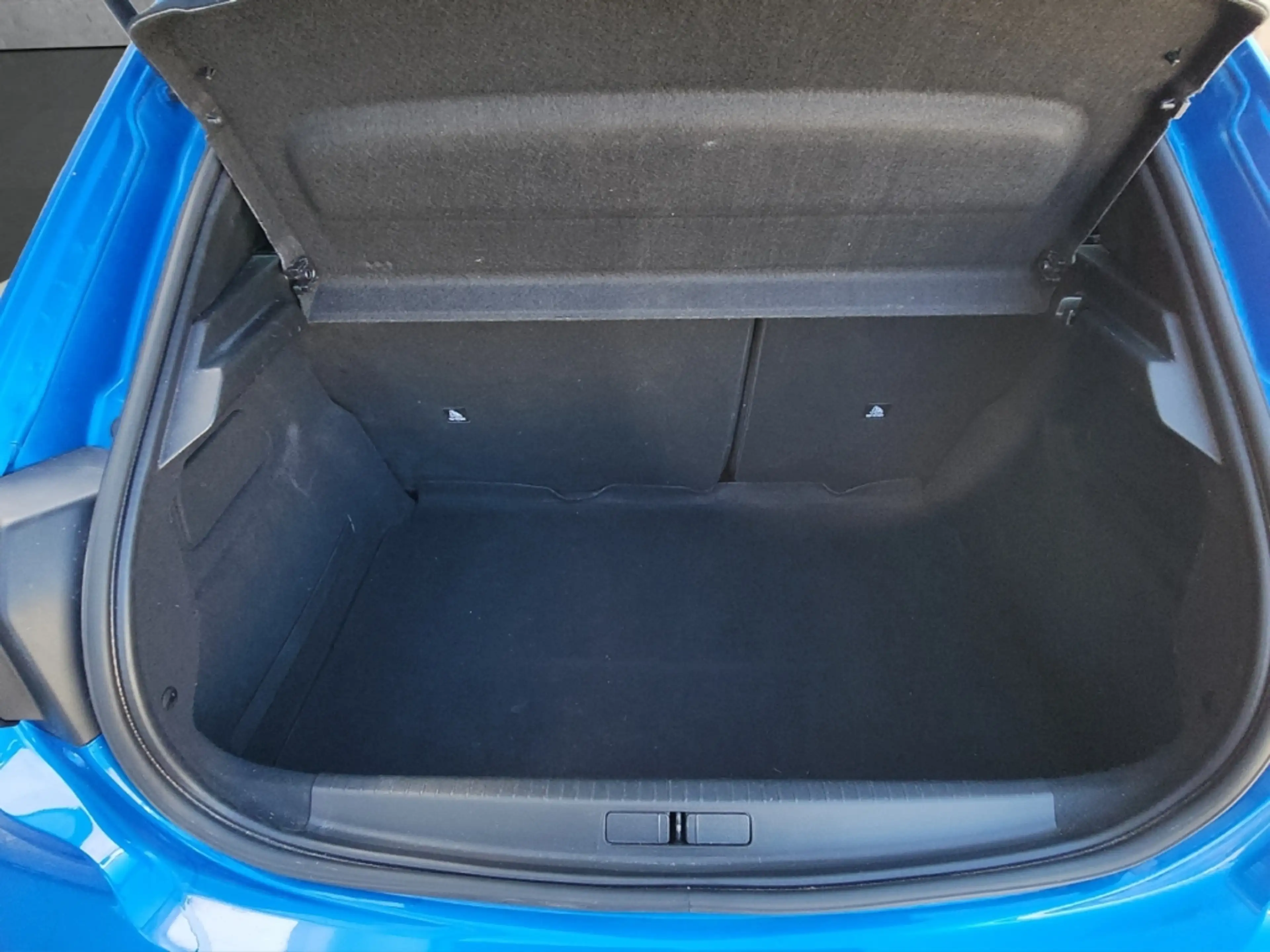 Peugeot 208 e- Allure 136 LED CarPlay Sitzhz. OBC 11kW 3-phas — photo 7