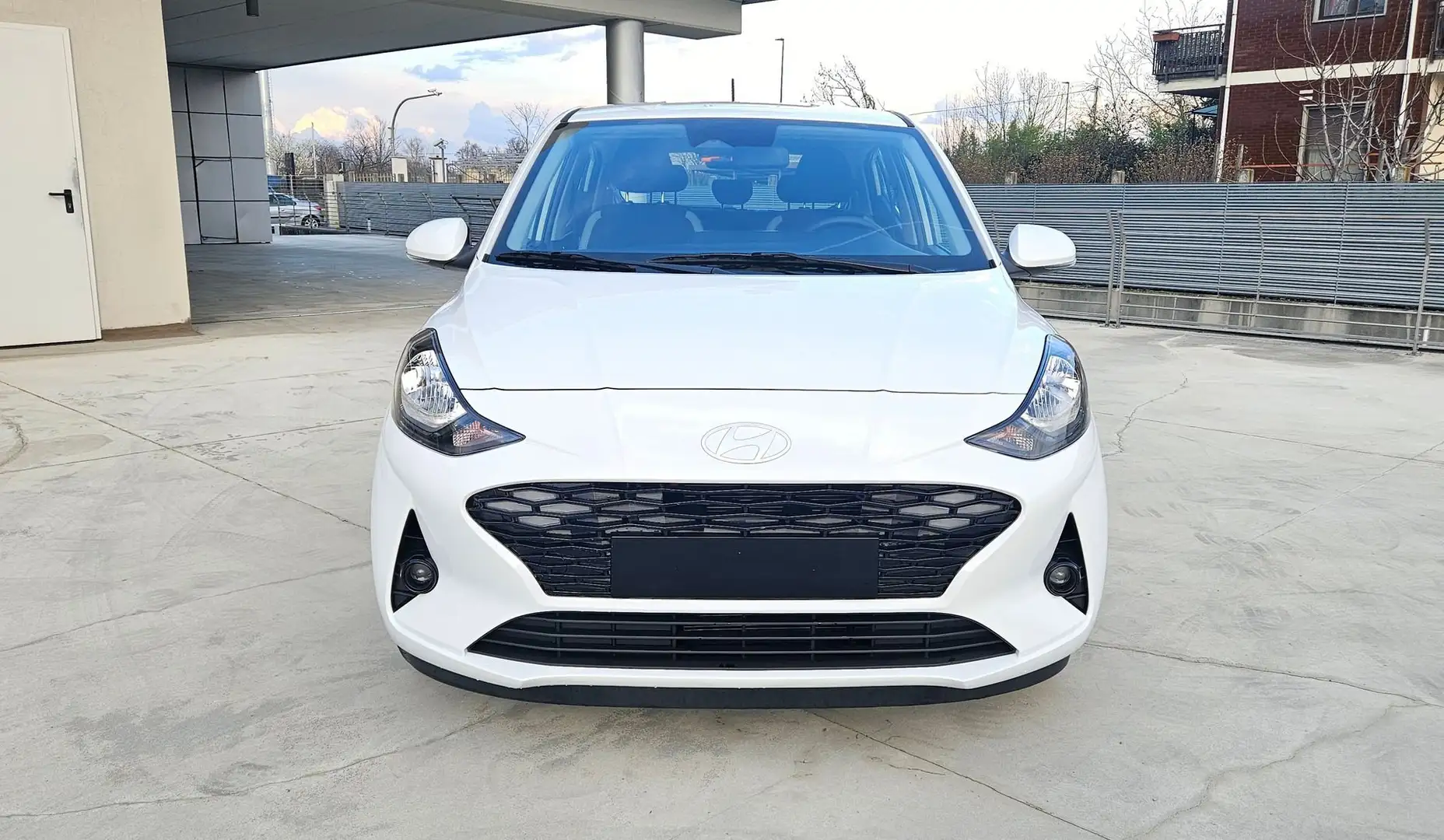 Hyundai i10 1.0 MPI Connectline My'25  con Formula Fidelity N Grigio - 2