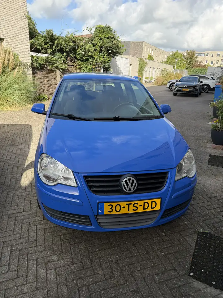 Volkswagen Polo 1.2 Trendline — photo 1 of 9