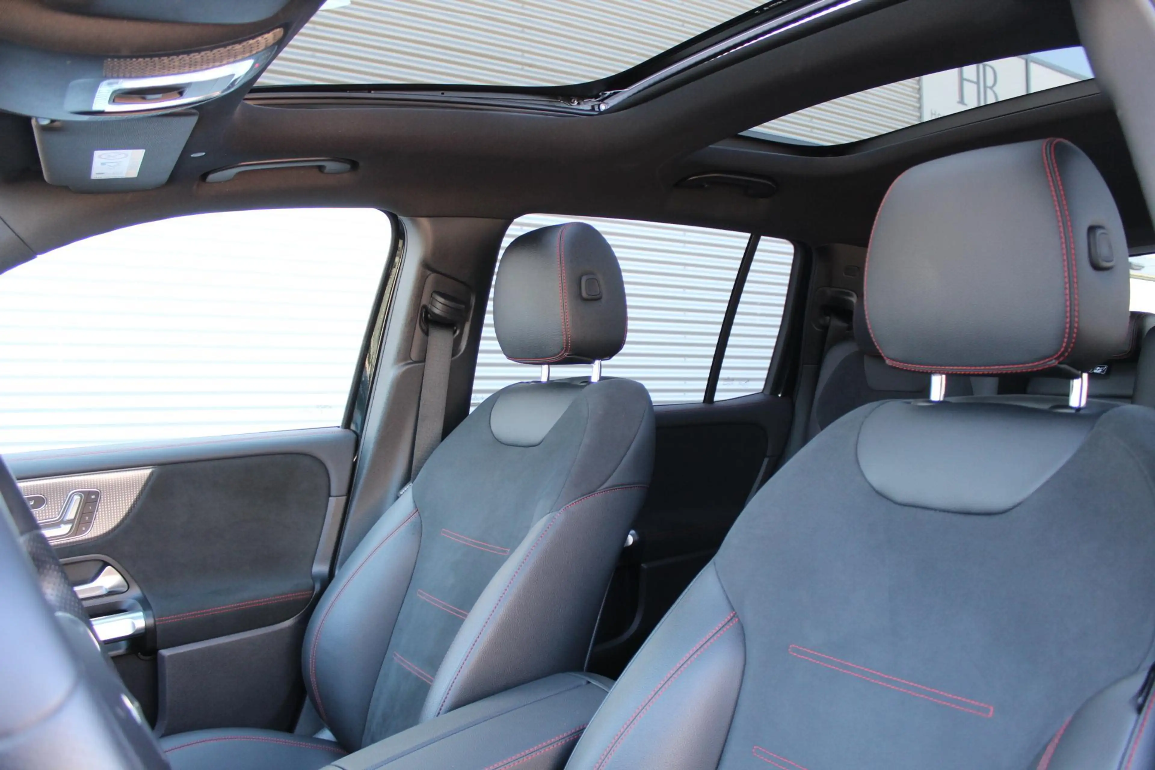 Mercedes-Benz EQB 250 AMG Line 7p. 67 kWh AMG/Pano/Memory/SOH 96% — photo 12