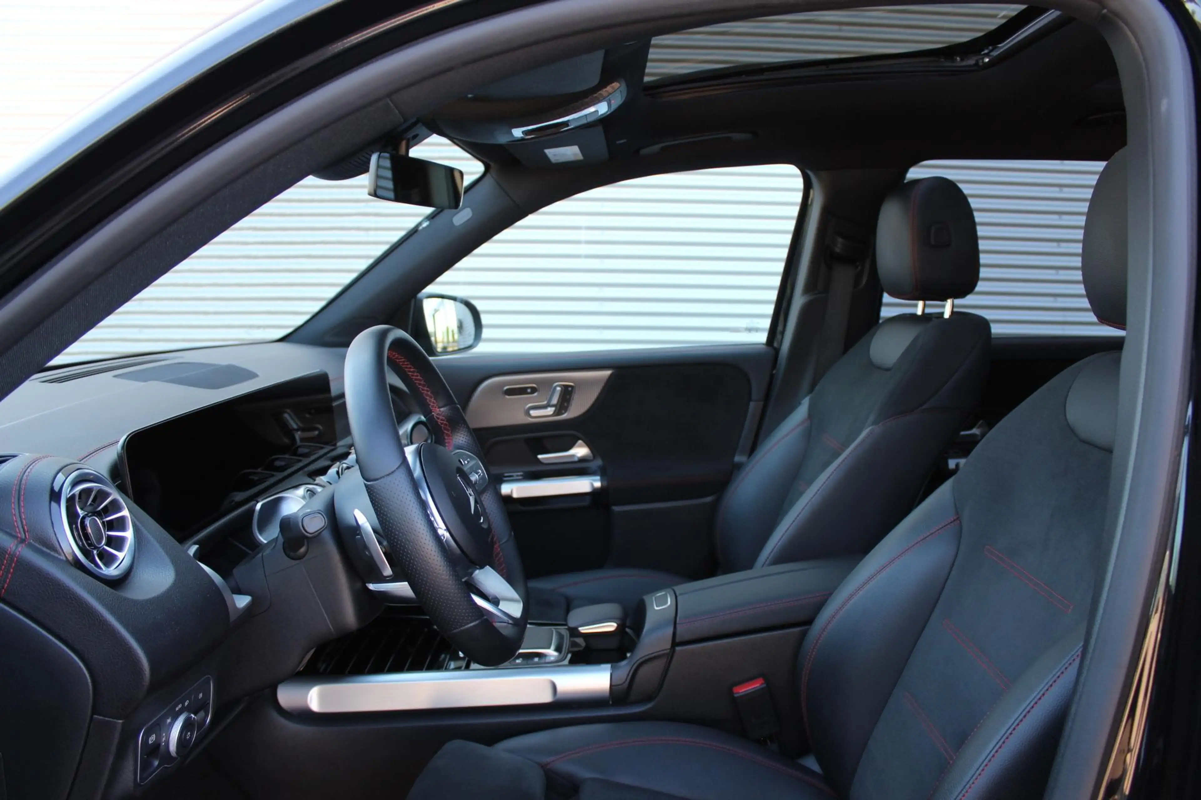 Mercedes-Benz EQB 250 AMG Line 7p. 67 kWh AMG/Pano/Memory/SOH 96% — photo 10