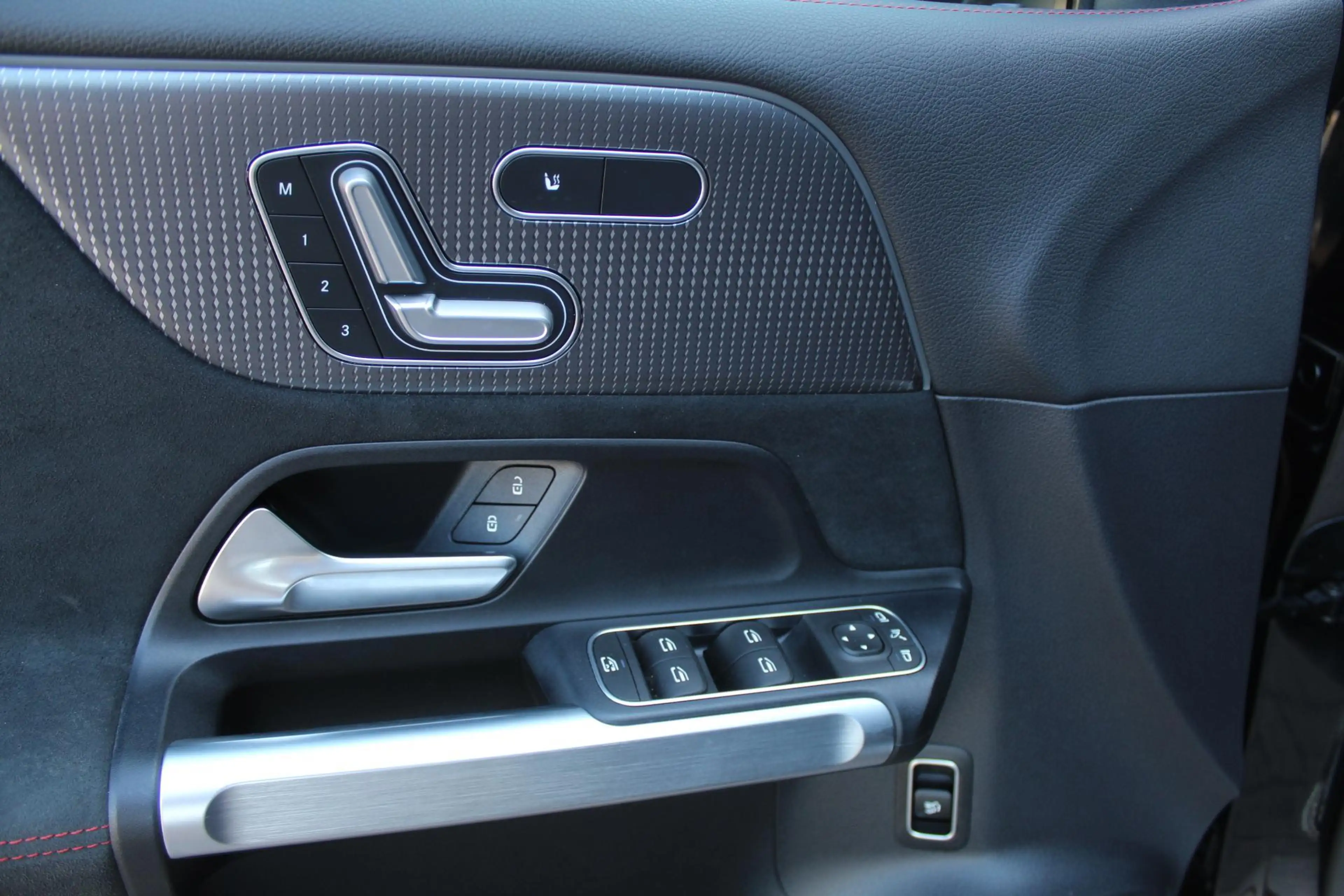 Mercedes-Benz EQB 250 AMG Line 7p. 67 kWh AMG/Pano/Memory/SOH 96% — photo 13
