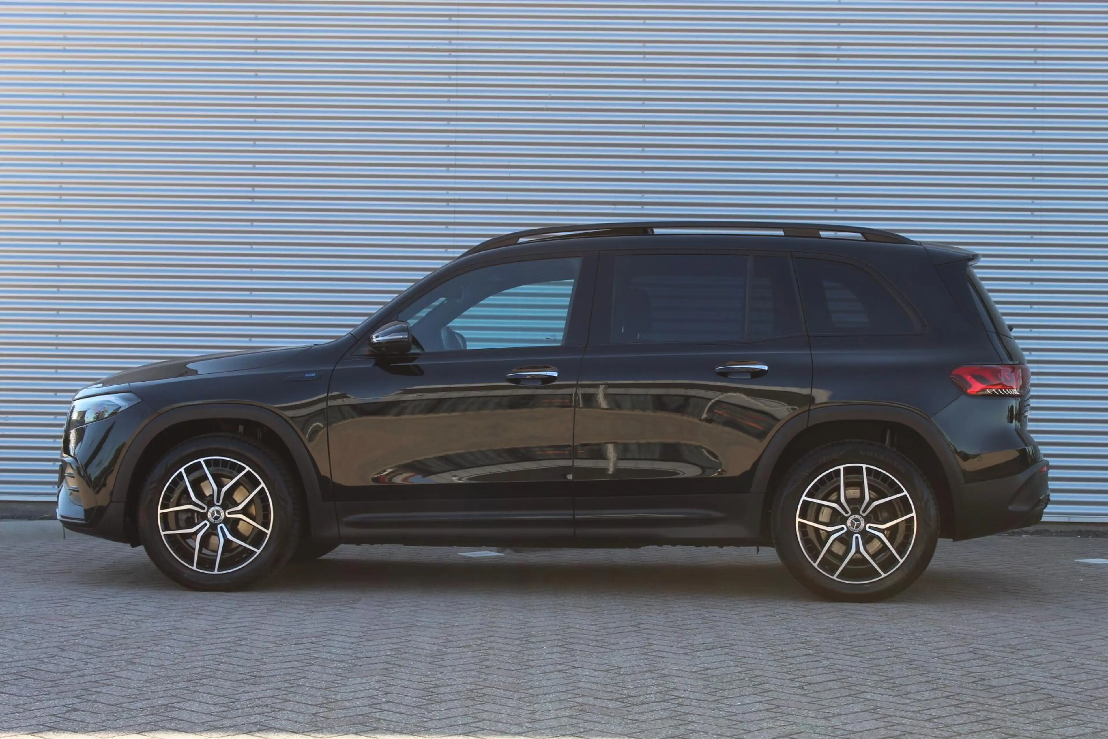Mercedes-Benz EQB 250 AMG Line 7p. 67 kWh AMG/Pano/Memory/SOH 96% — photo 2