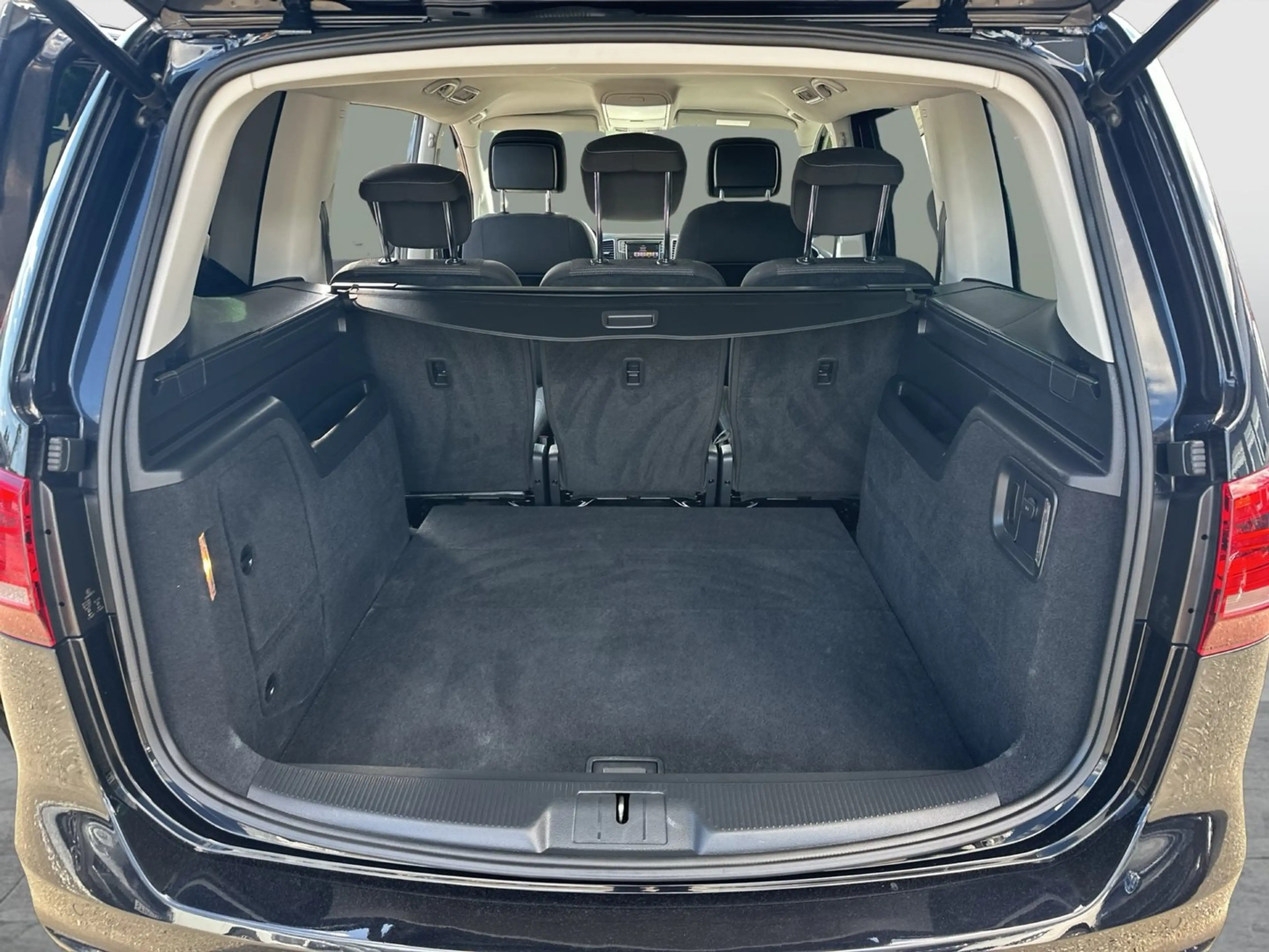 Volkswagen Sharan Business TDI SCR DSG — photo 11