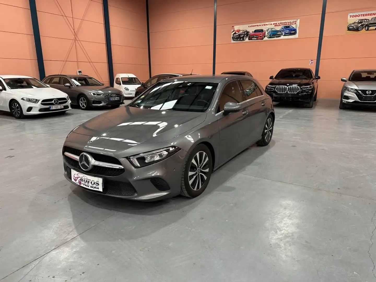 Mercedes-Benz A 180 180d 8G-DCT Gris - 1