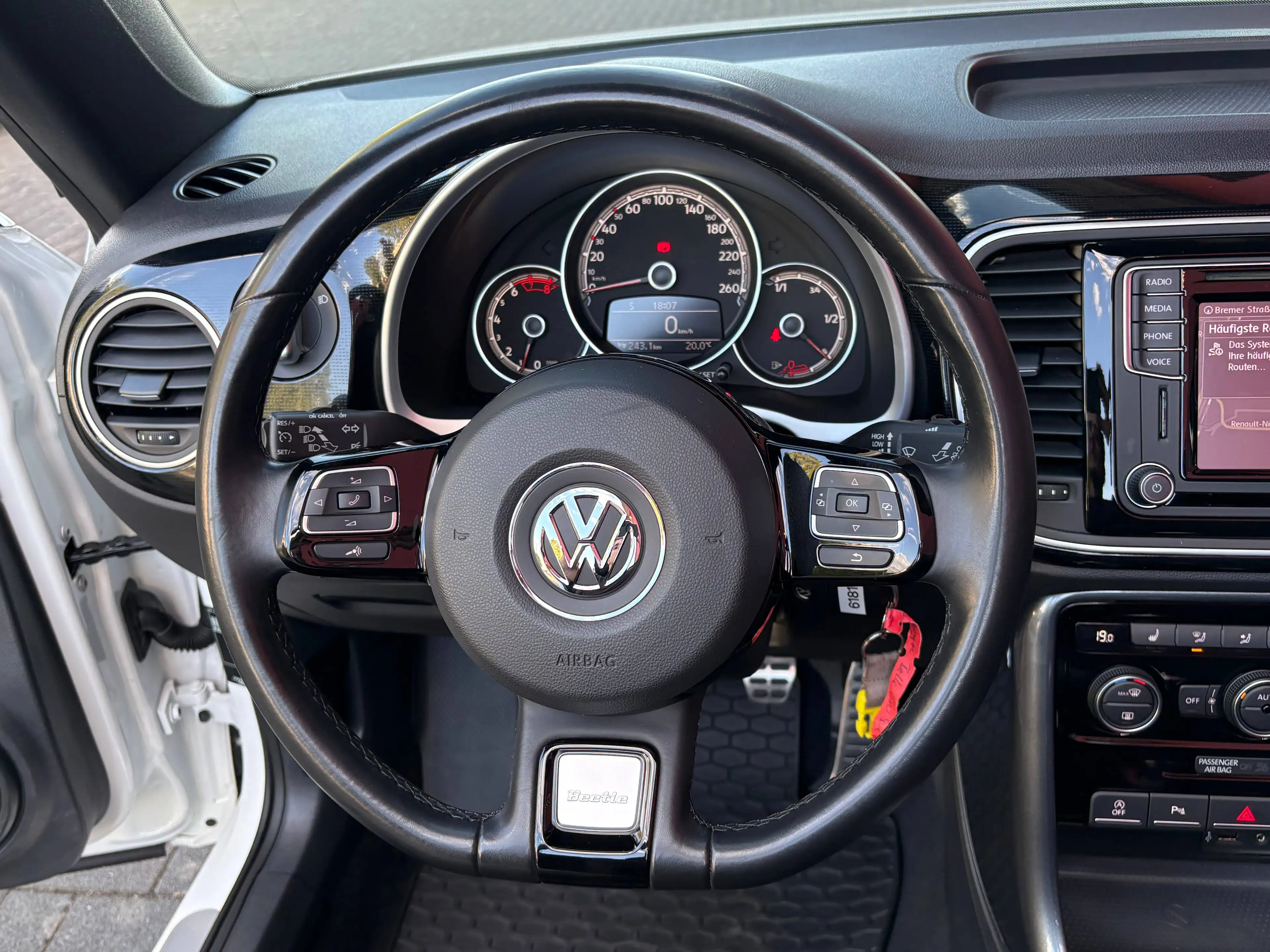 Volkswagen New Beetle CABRIO 1.2 TSI SONDERMODELL EDITION SOUND NAVI ALU17" 1-HAND* — photo 14