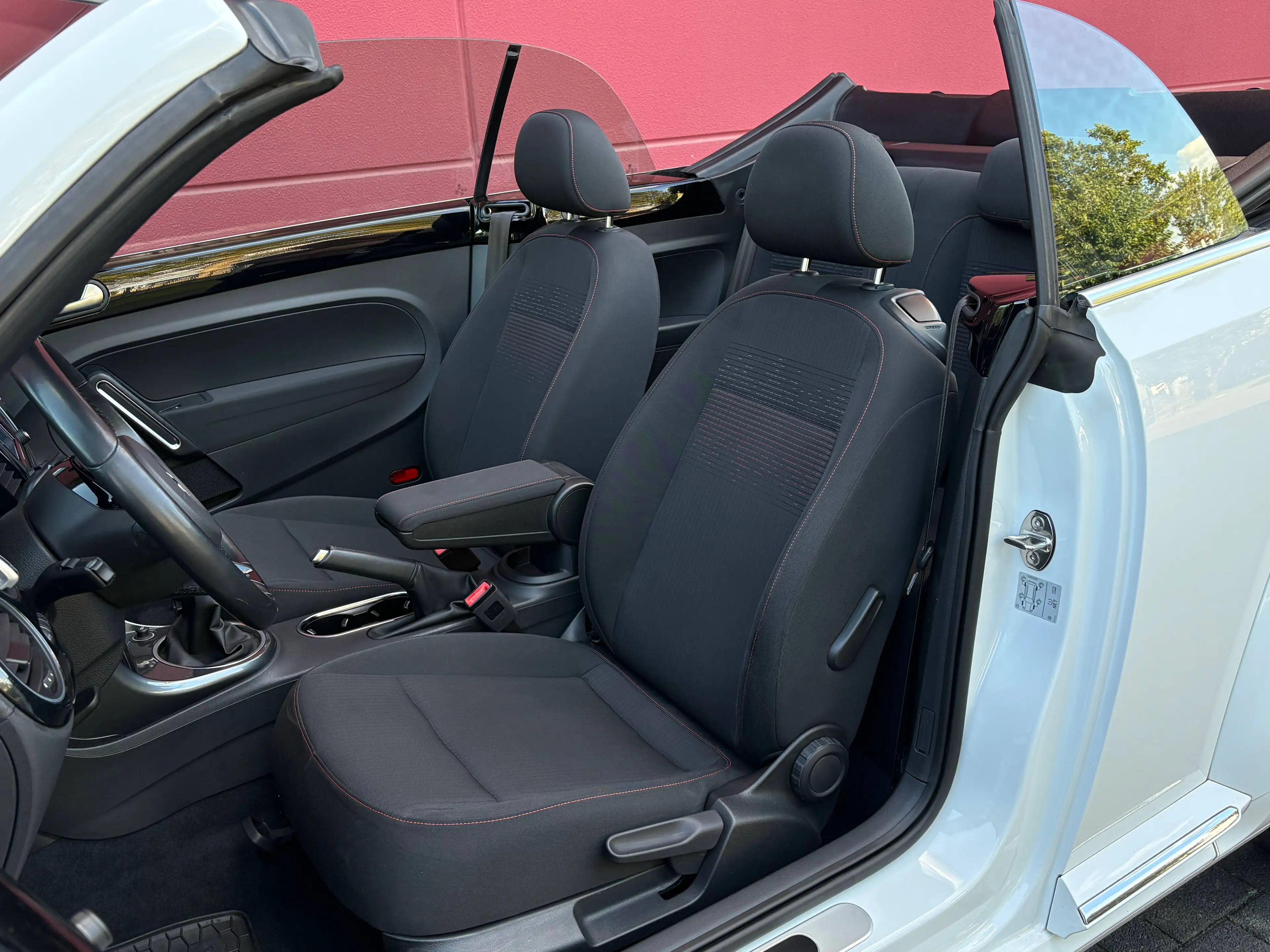 Volkswagen New Beetle CABRIO 1.2 TSI SONDERMODELL EDITION SOUND NAVI ALU17" 1-HAND* — photo 13