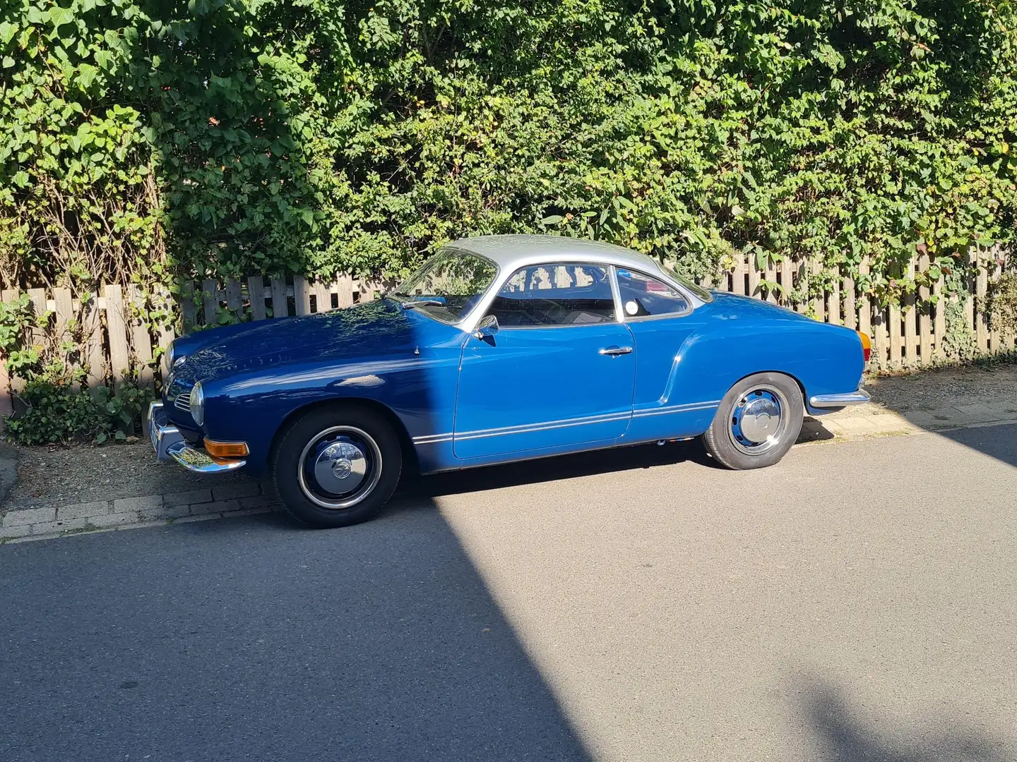 Volkswagen Karmann Ghia Coupe Blau - 1