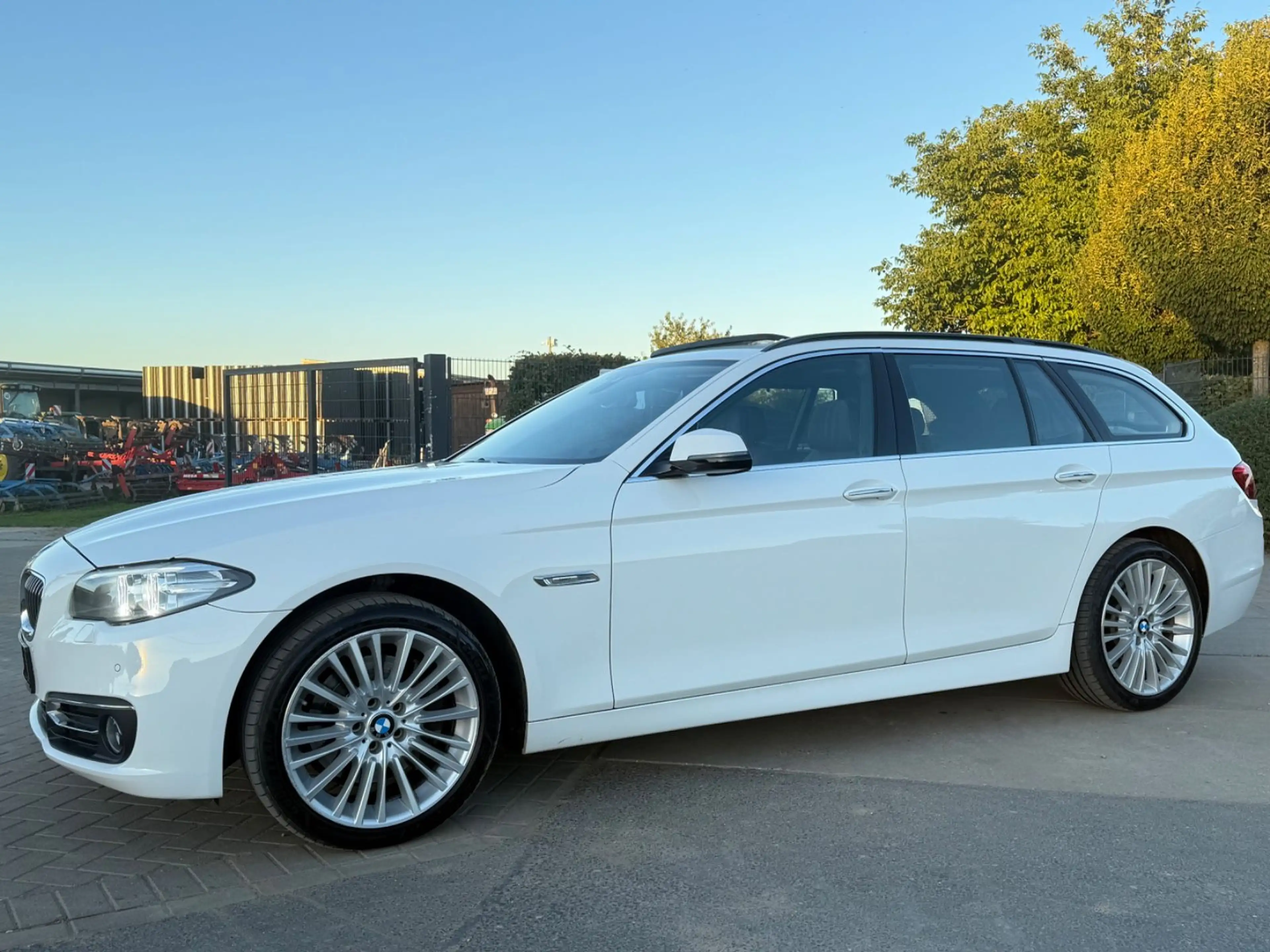 BMW 535 D Touring XDrive*Luxury*Pano*VOLL*E.AHK* — photo 3