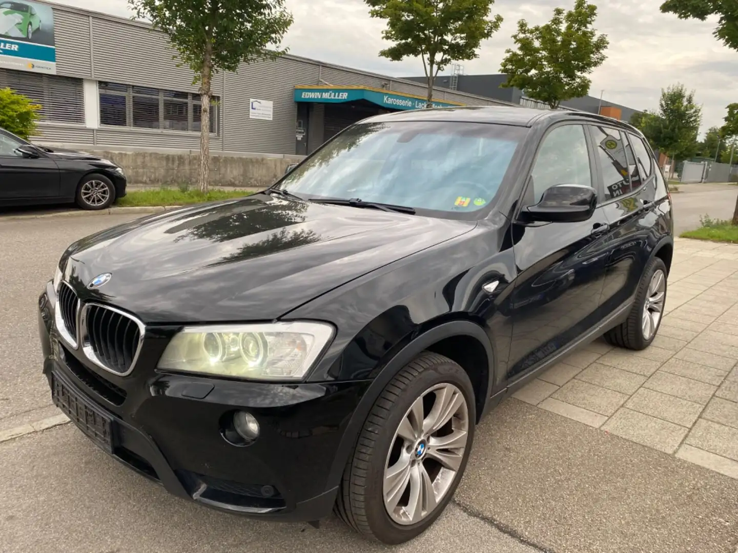BMW X3 xDrive20d Schwarz - 2