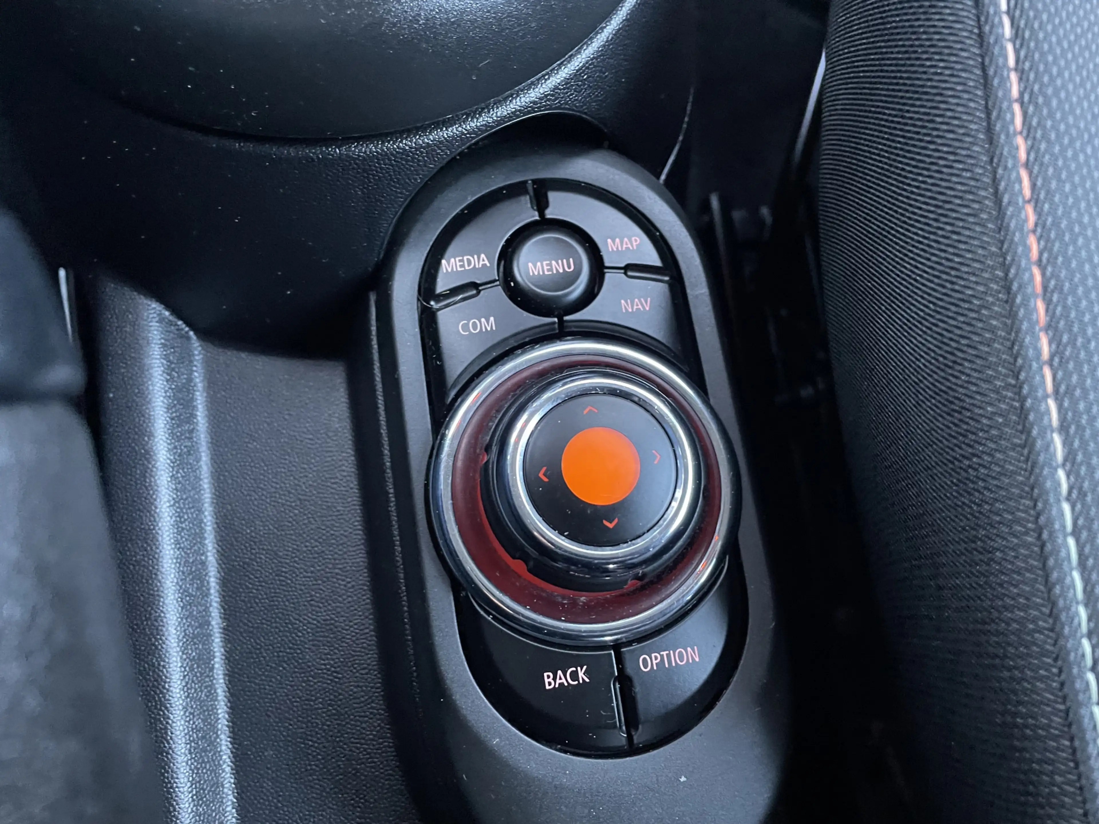MINI One Mini 1.5 Chili Harman Kardon / PDC Achter / Navi / — photo 31