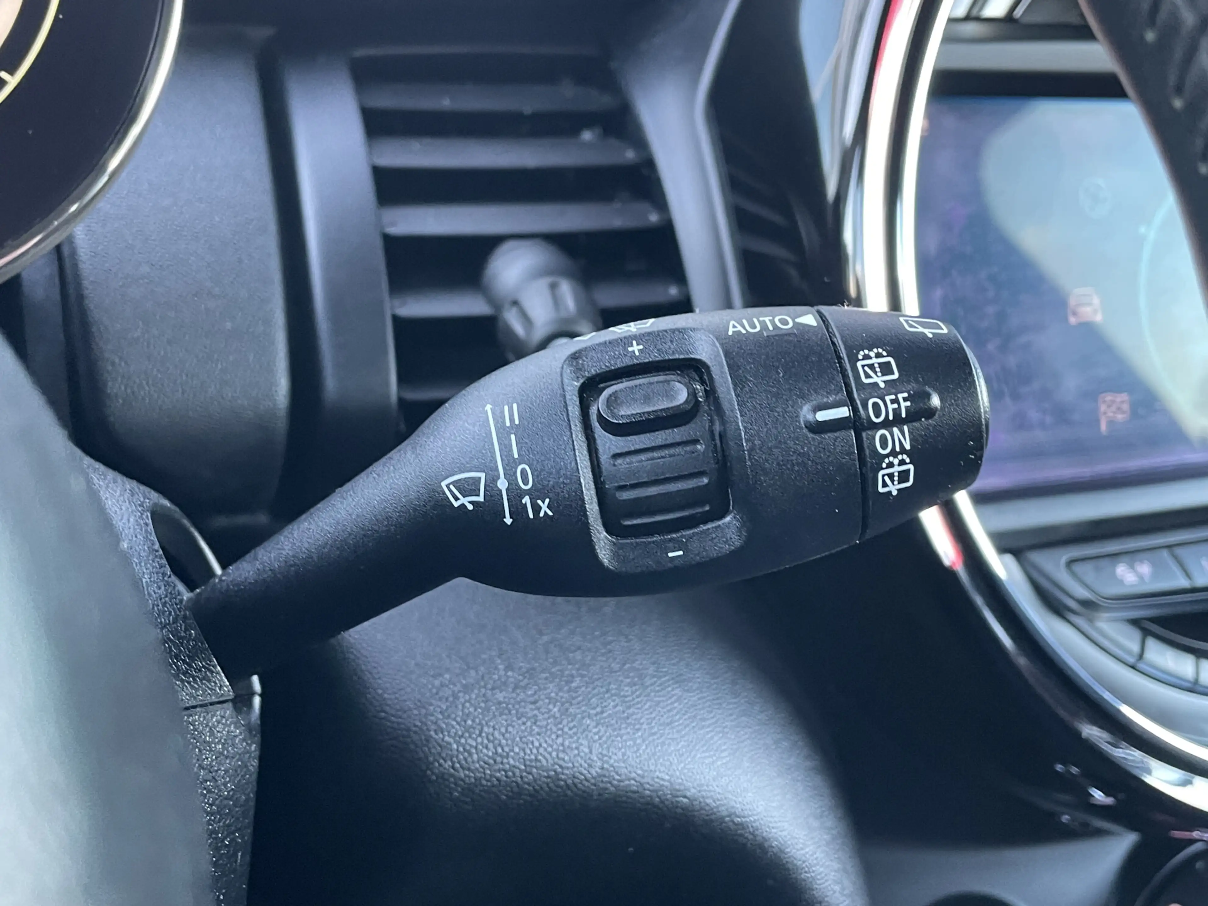 MINI One Mini 1.5 Chili Harman Kardon / PDC Achter / Navi / — photo 20