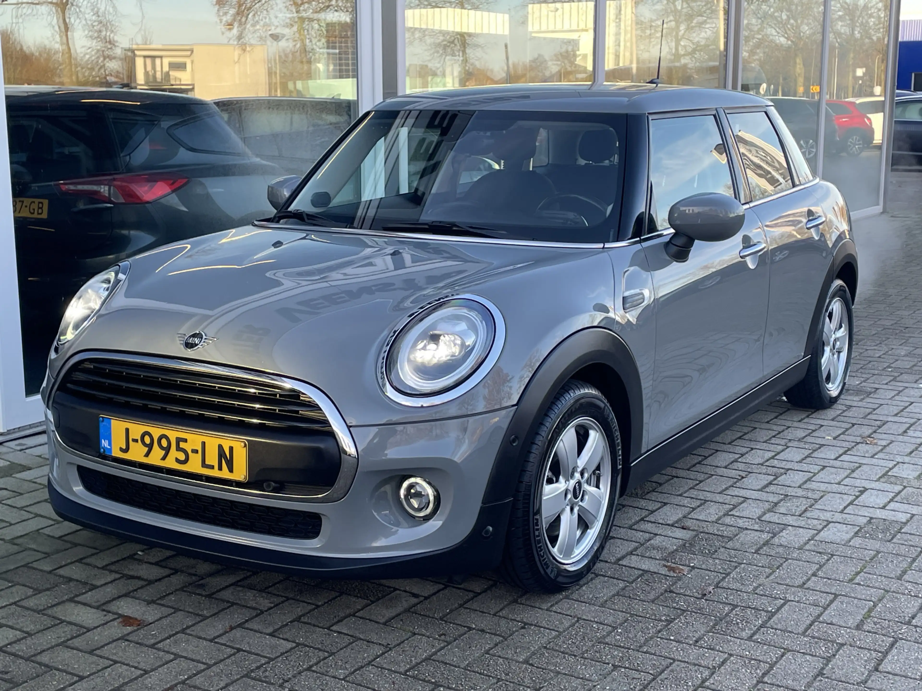 MINI One Mini 1.5 Chili Harman Kardon / PDC Achter / Navi / — photo 15