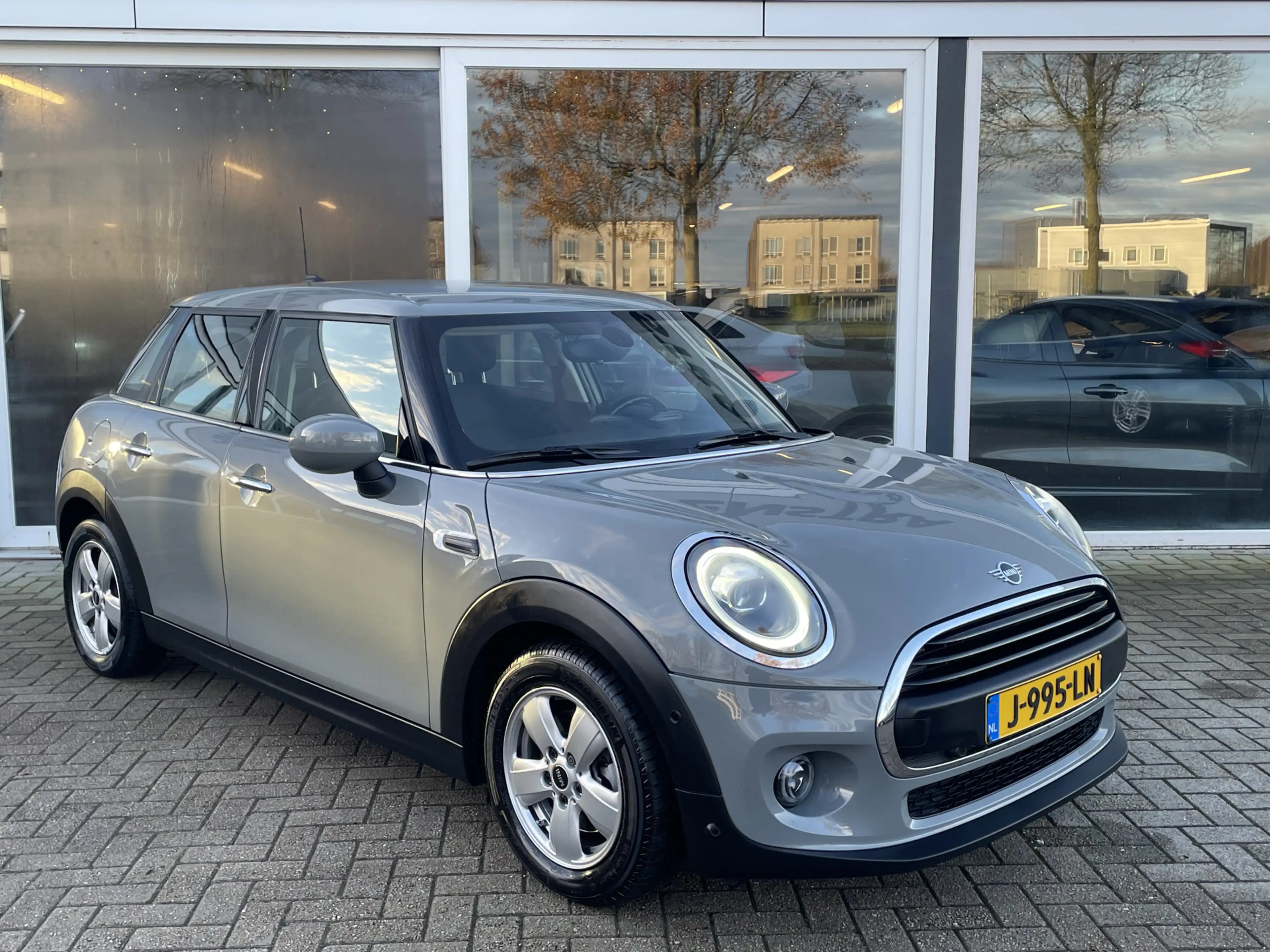 MINI One Mini 1.5 Chili Harman Kardon / PDC Achter / Navi /