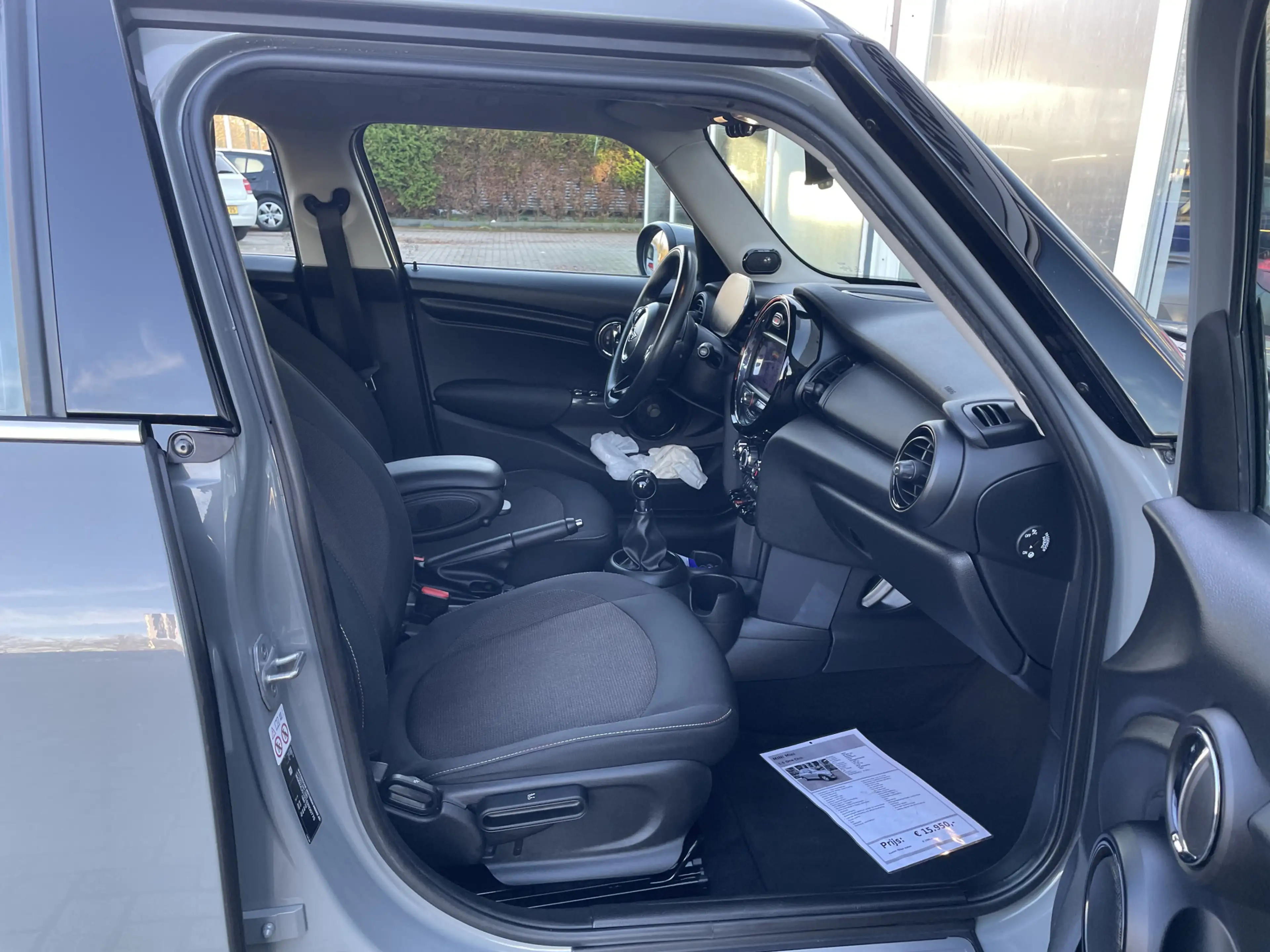 MINI One Mini 1.5 Chili Harman Kardon / PDC Achter / Navi / — photo 10