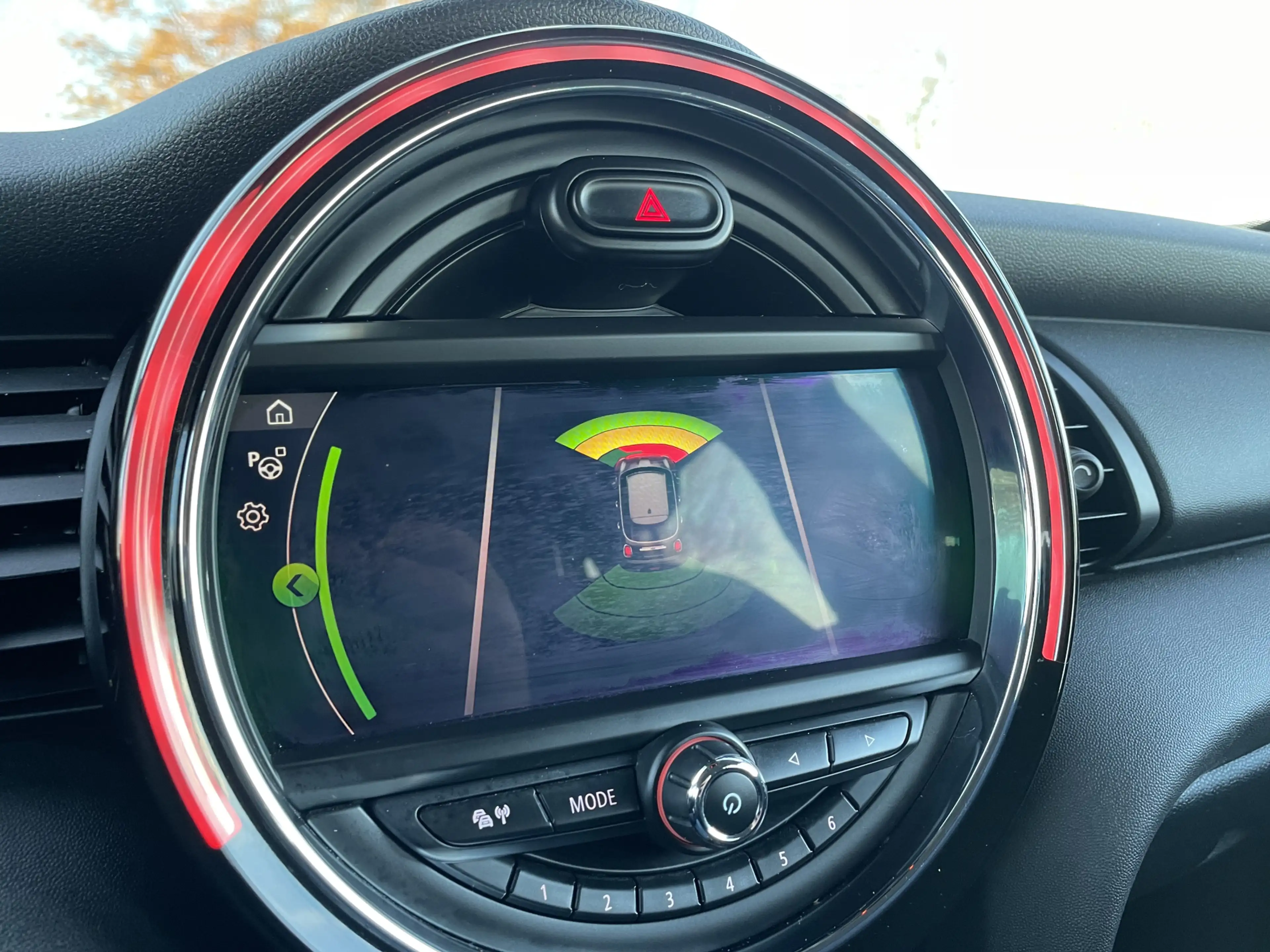 MINI One Mini 1.5 Chili Harman Kardon / PDC Achter / Navi / — photo 26