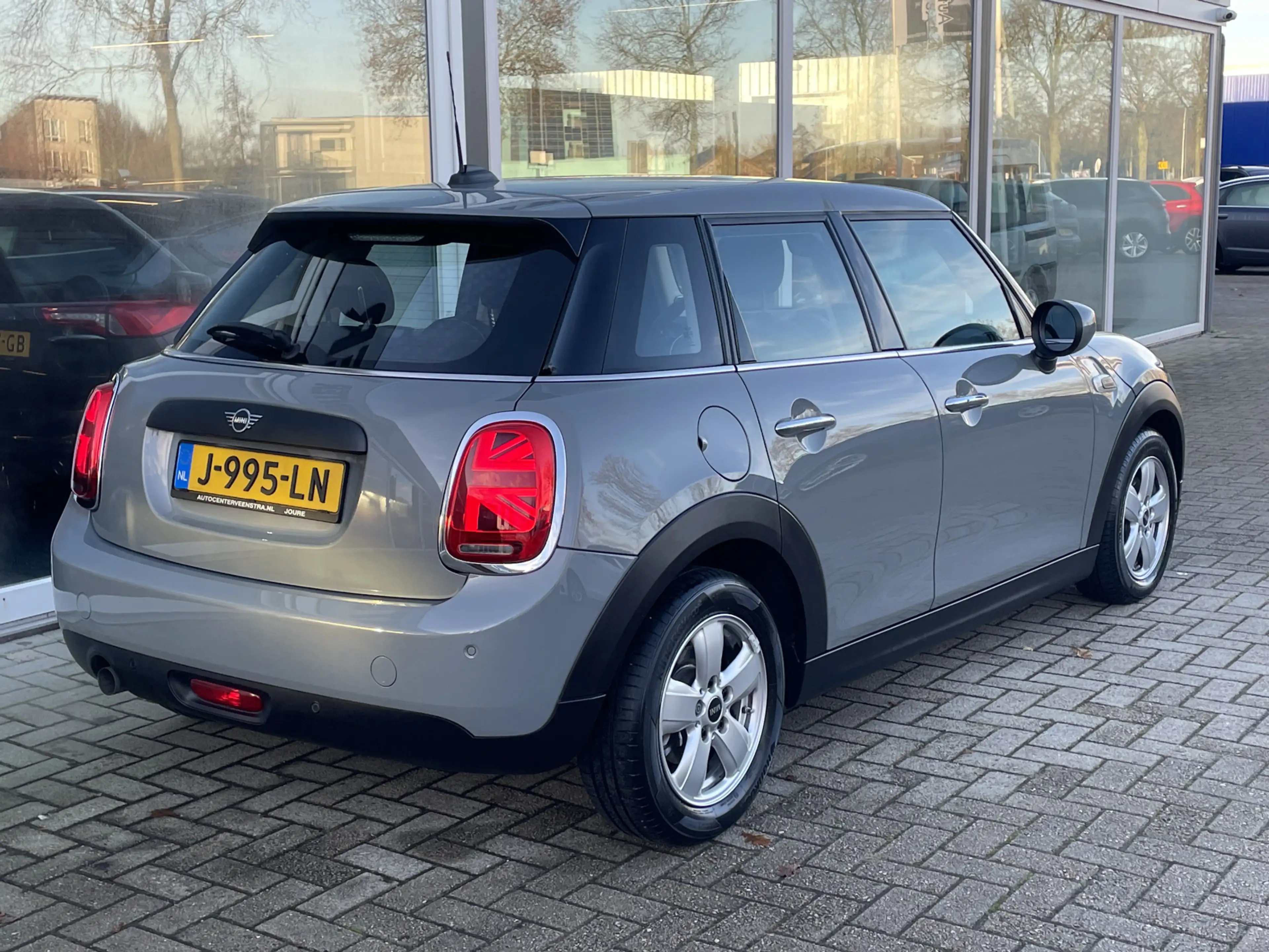 MINI One Mini 1.5 Chili Harman Kardon / PDC Achter / Navi / — photo 19